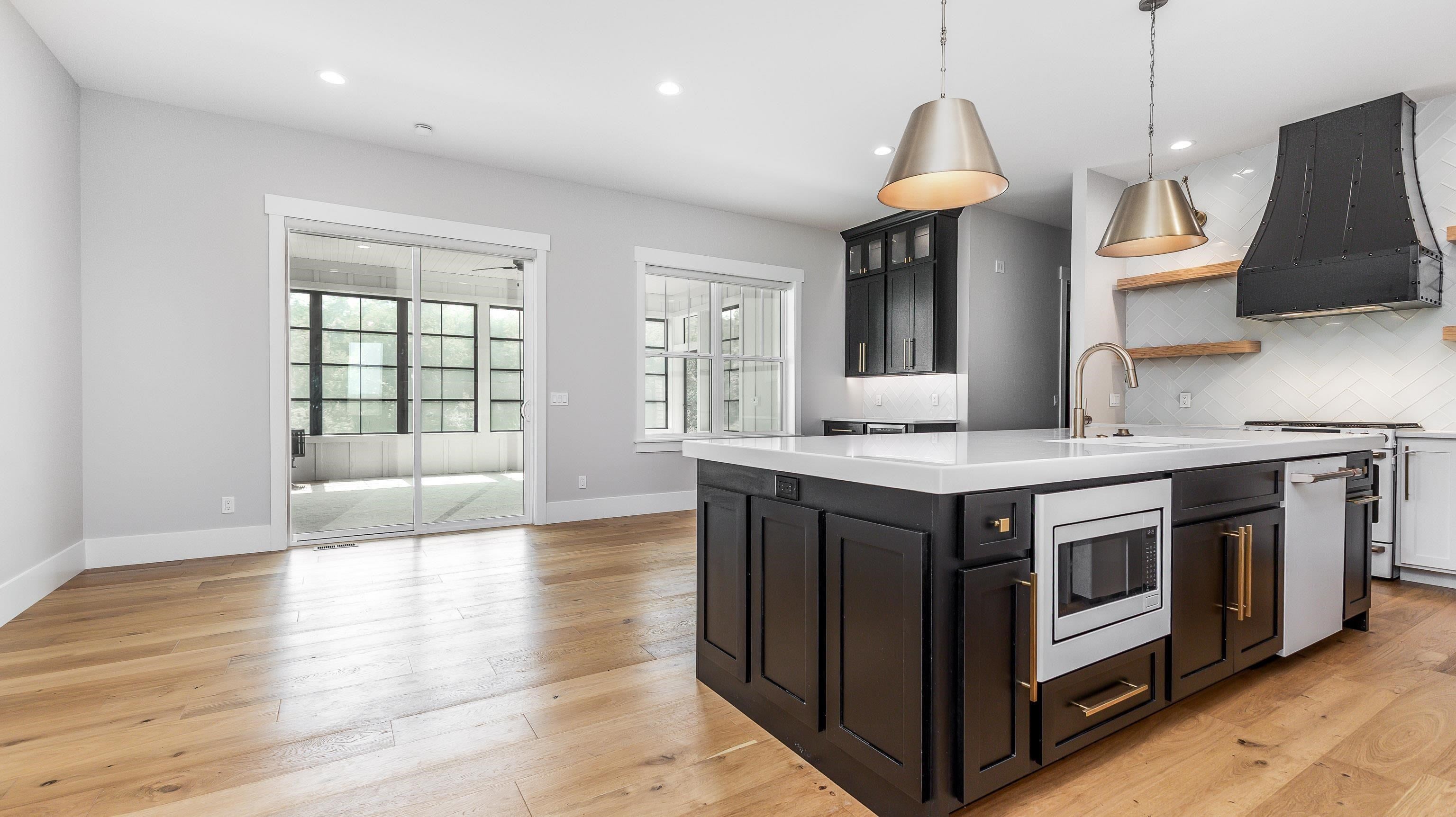 Dubuque, Iowa, 52003, United States, 4 Bedrooms Bedrooms, ,4 BathroomsBathrooms,Residential,Active,2017106