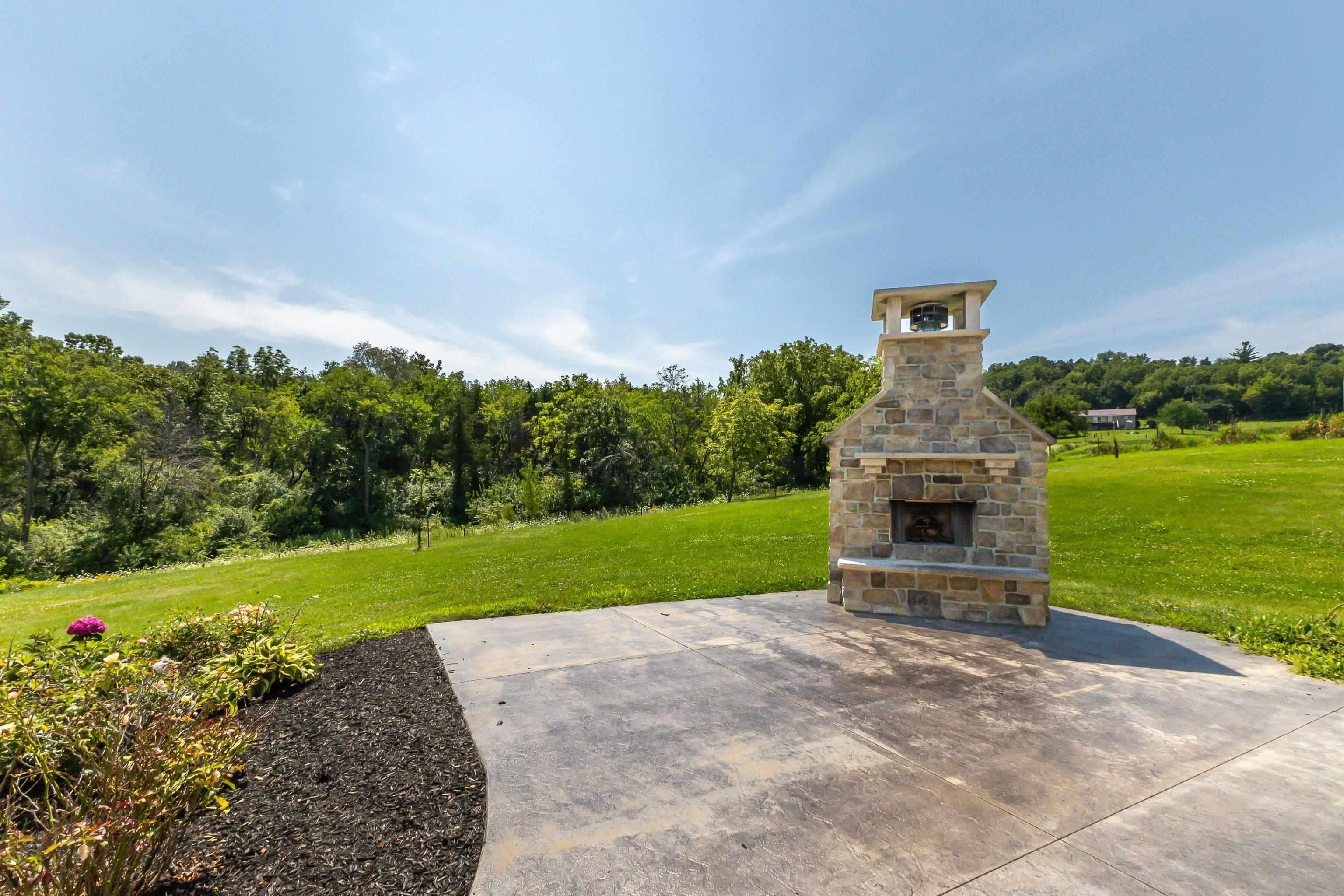 Dubuque, Iowa, 52003, United States, 4 Bedrooms Bedrooms, ,4 BathroomsBathrooms,Residential,Active,2017106