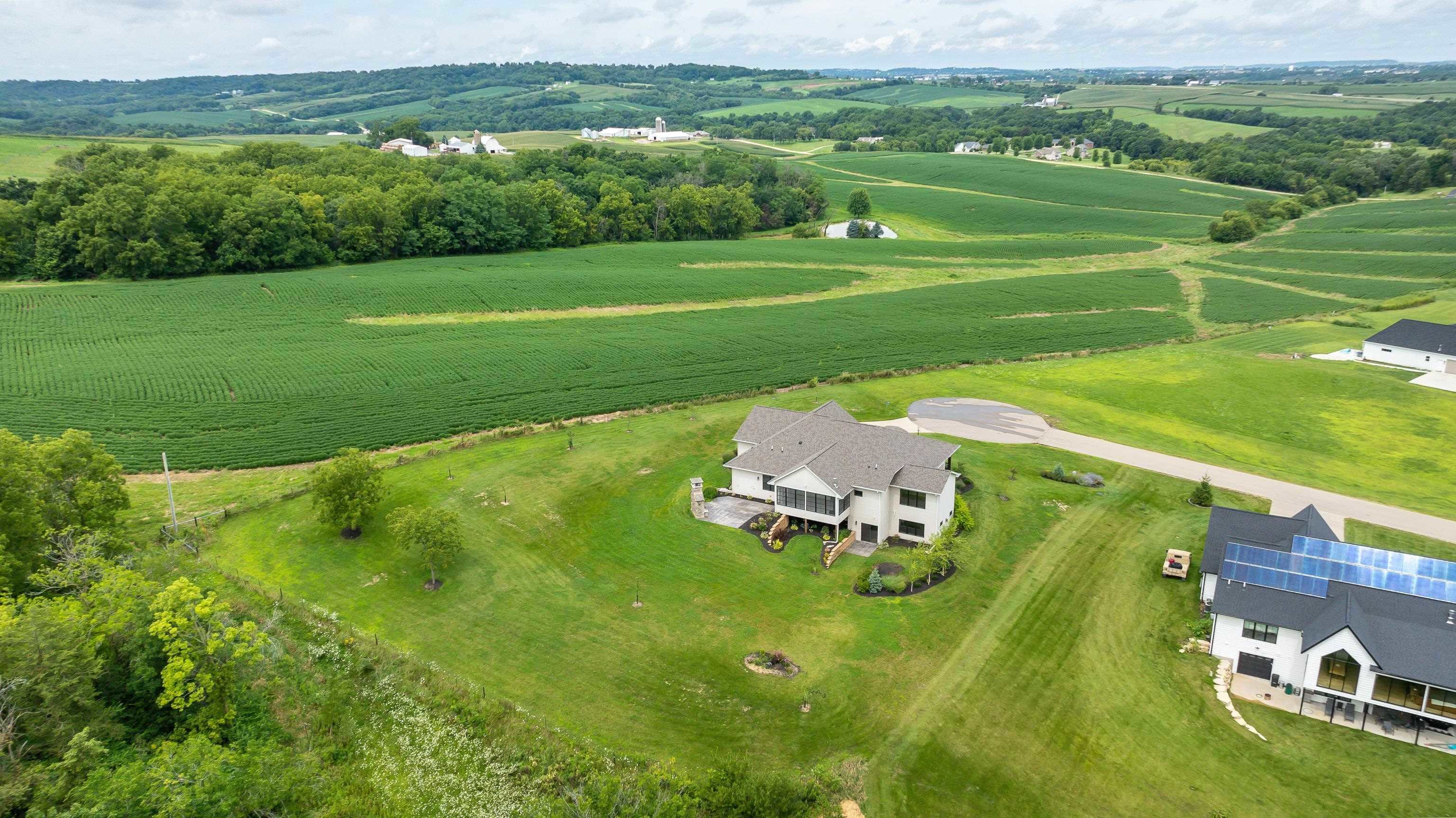 Dubuque, Iowa, 52003, United States, 4 Bedrooms Bedrooms, ,4 BathroomsBathrooms,Residential,Active,2017106