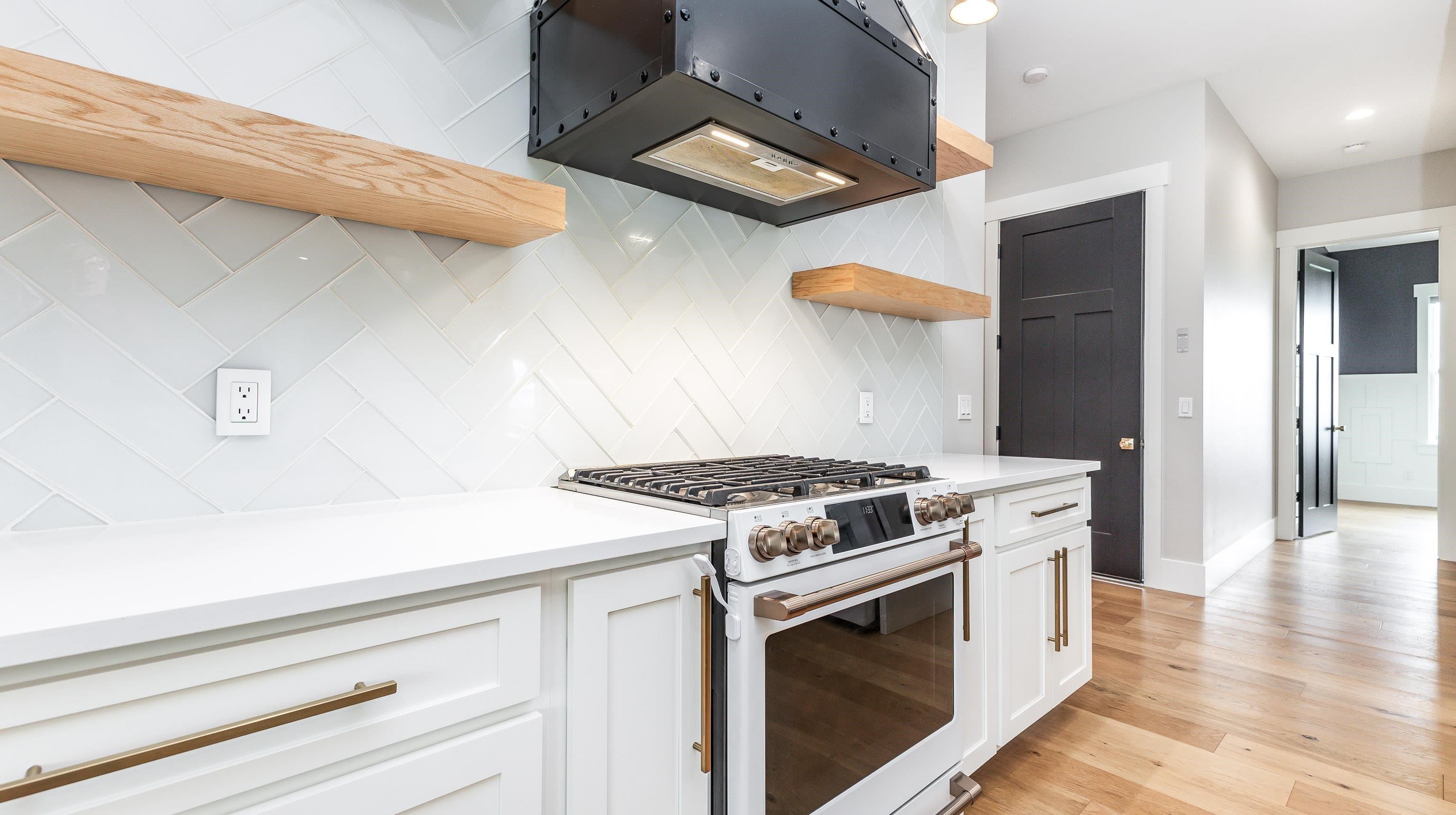 Dubuque, Iowa, 52003, United States, 4 Bedrooms Bedrooms, ,4 BathroomsBathrooms,Residential,Active,2017106