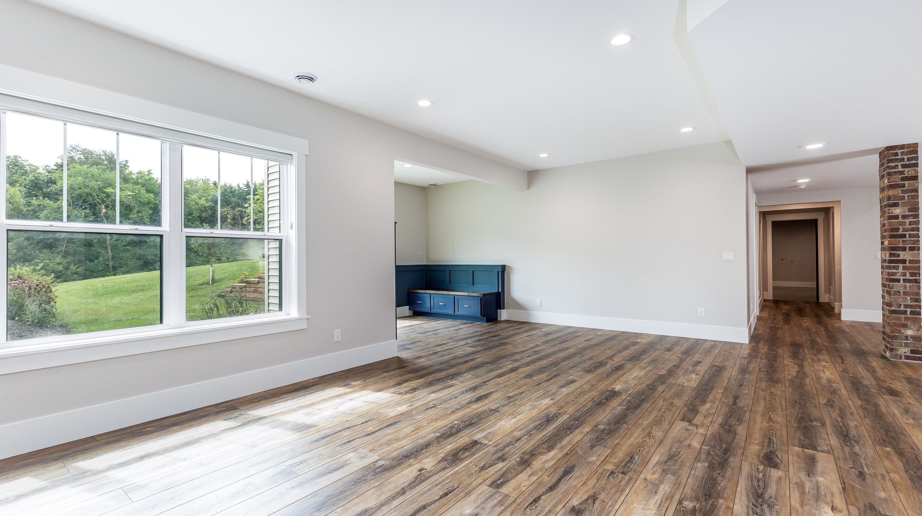 Dubuque, Iowa, 52003, United States, 4 Bedrooms Bedrooms, ,4 BathroomsBathrooms,Residential,Active,2017106