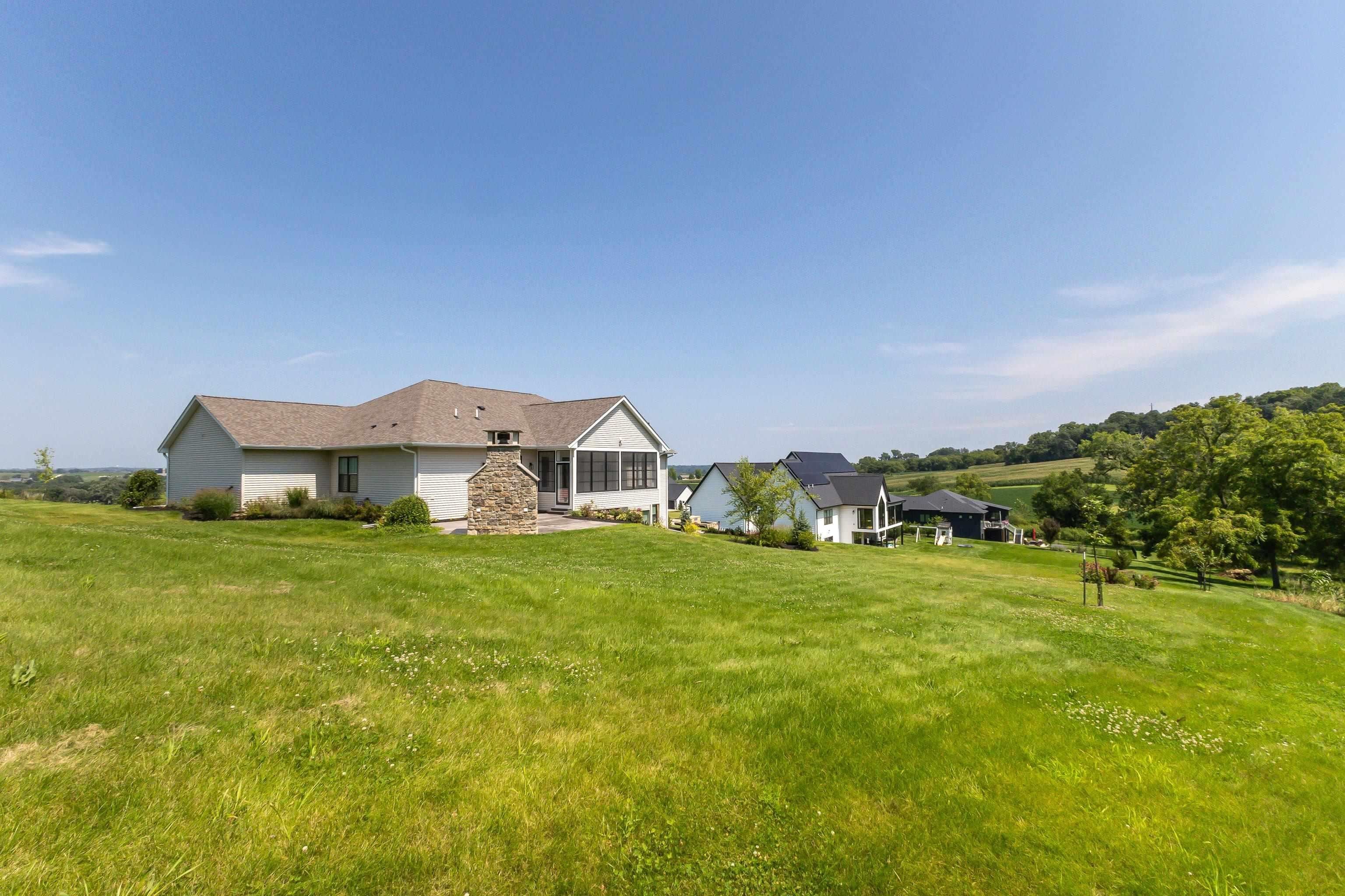 Dubuque, Iowa, 52003, United States, 4 Bedrooms Bedrooms, ,4 BathroomsBathrooms,Residential,Active,2017106