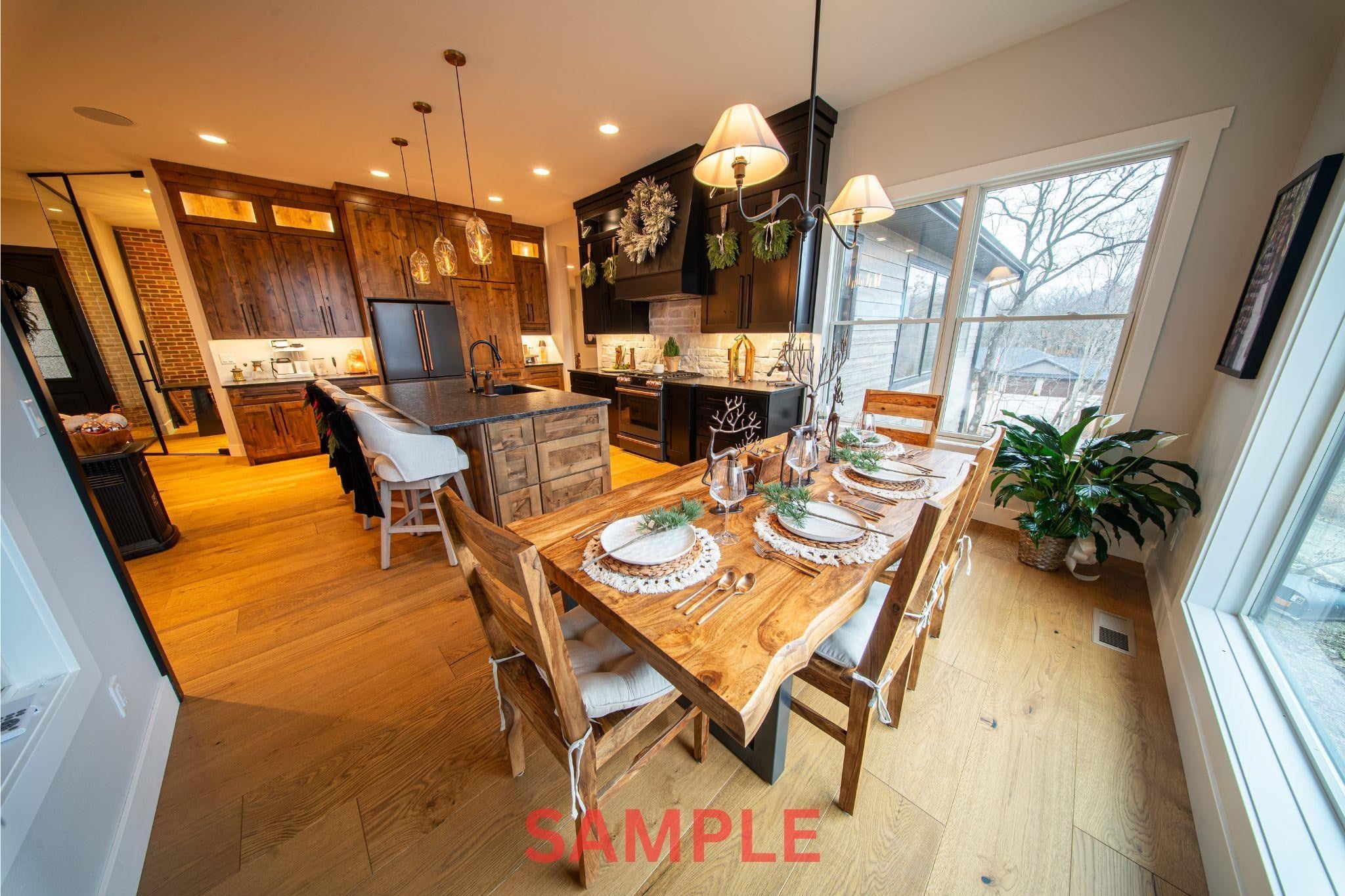 Dubuque, Iowa, 52002, United States, 5 Bedrooms Bedrooms, ,6 BathroomsBathrooms,Residential,Active,2006835