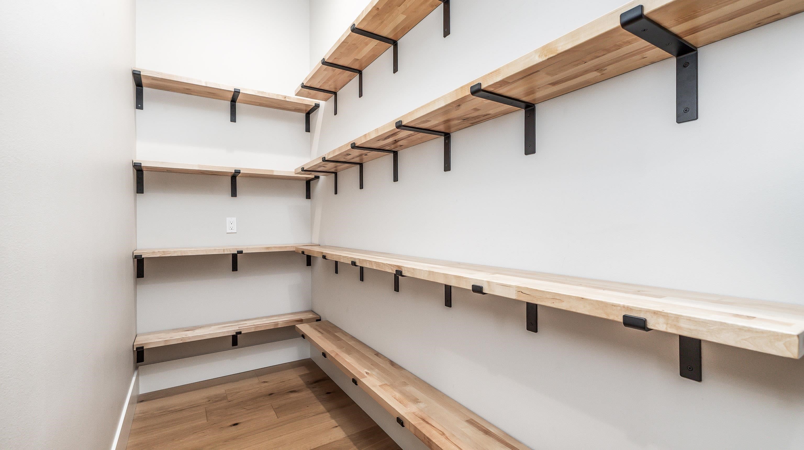 Dubuque, Iowa, 52003, United States, 4 Bedrooms Bedrooms, ,4 BathroomsBathrooms,Residential,Active,2017106