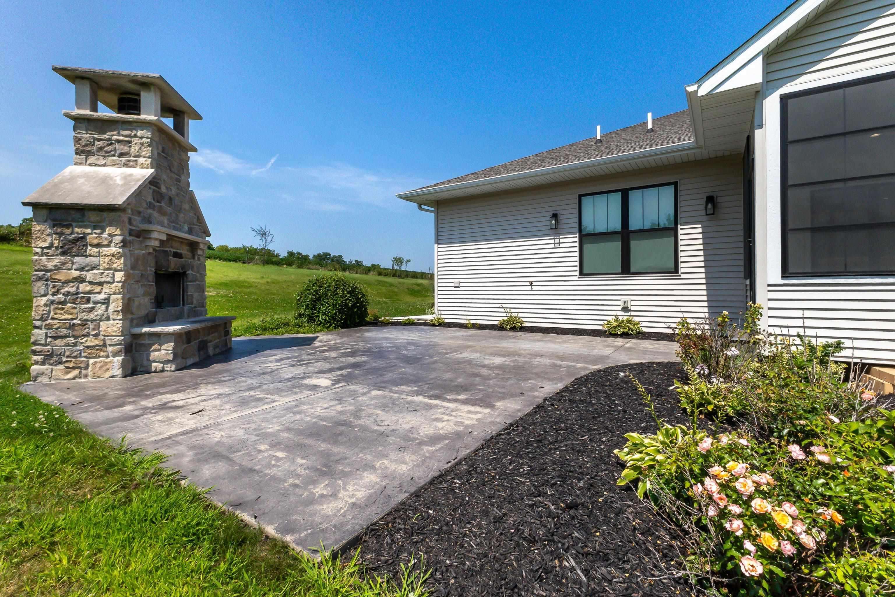 Dubuque, Iowa, 52003, United States, 4 Bedrooms Bedrooms, ,4 BathroomsBathrooms,Residential,Active,2017106