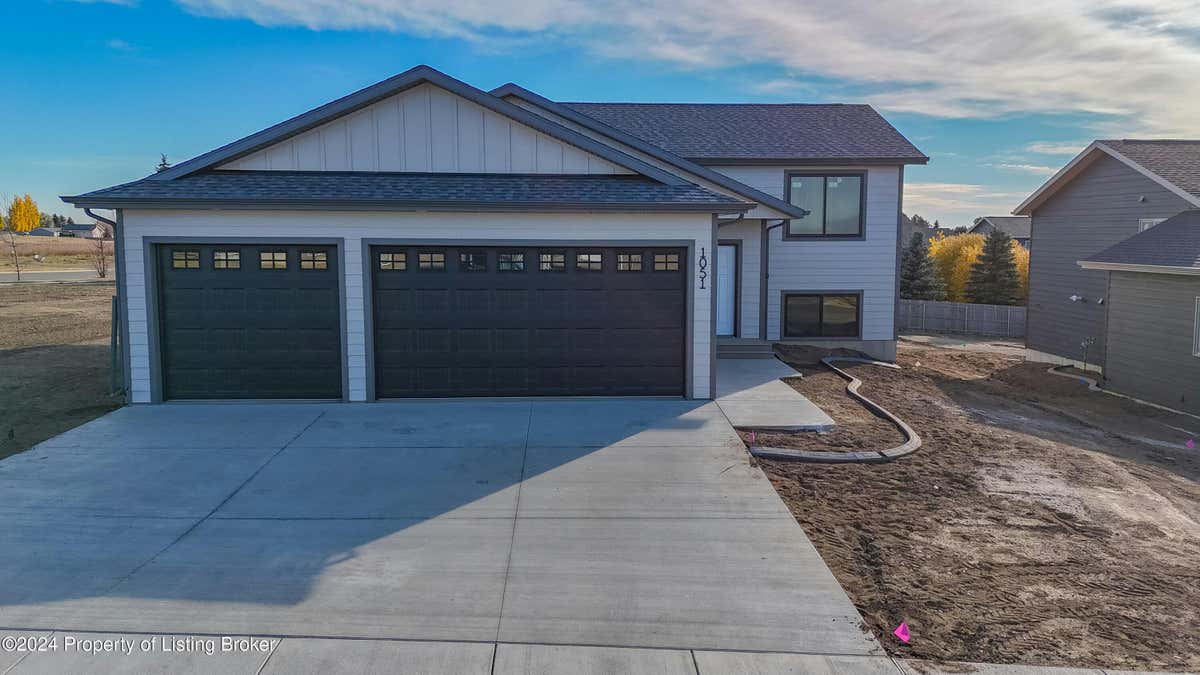 1051 JERRY LN, DICKINSON, ND 58601, photo 1 of 10