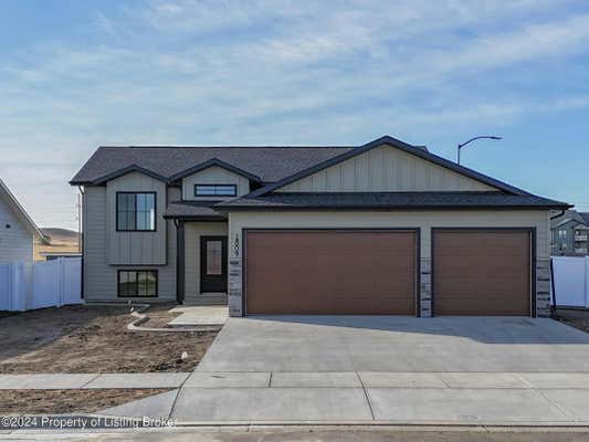 1809 17TH AVE W, DICKINSON, ND 58601 - Image 1