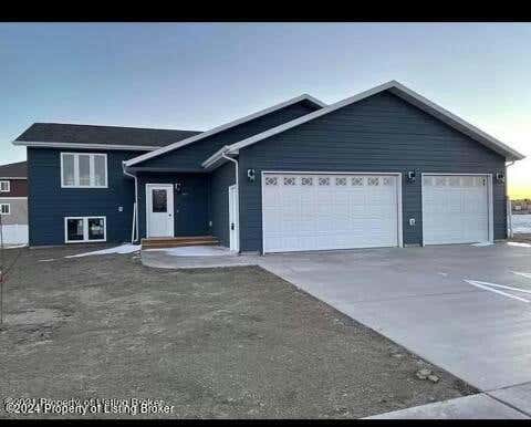 466 37TH ST E, DICKINSON, ND 58601 - Image 1