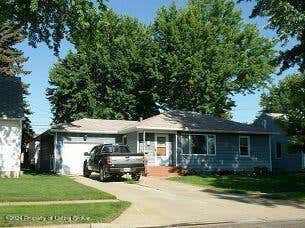 861 PARK AVE, DICKINSON, ND 58601 - Image 1