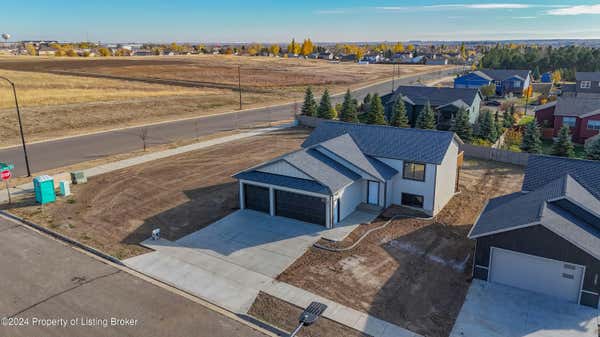 1051 JERRY LN, DICKINSON, ND 58601, photo 4 of 10