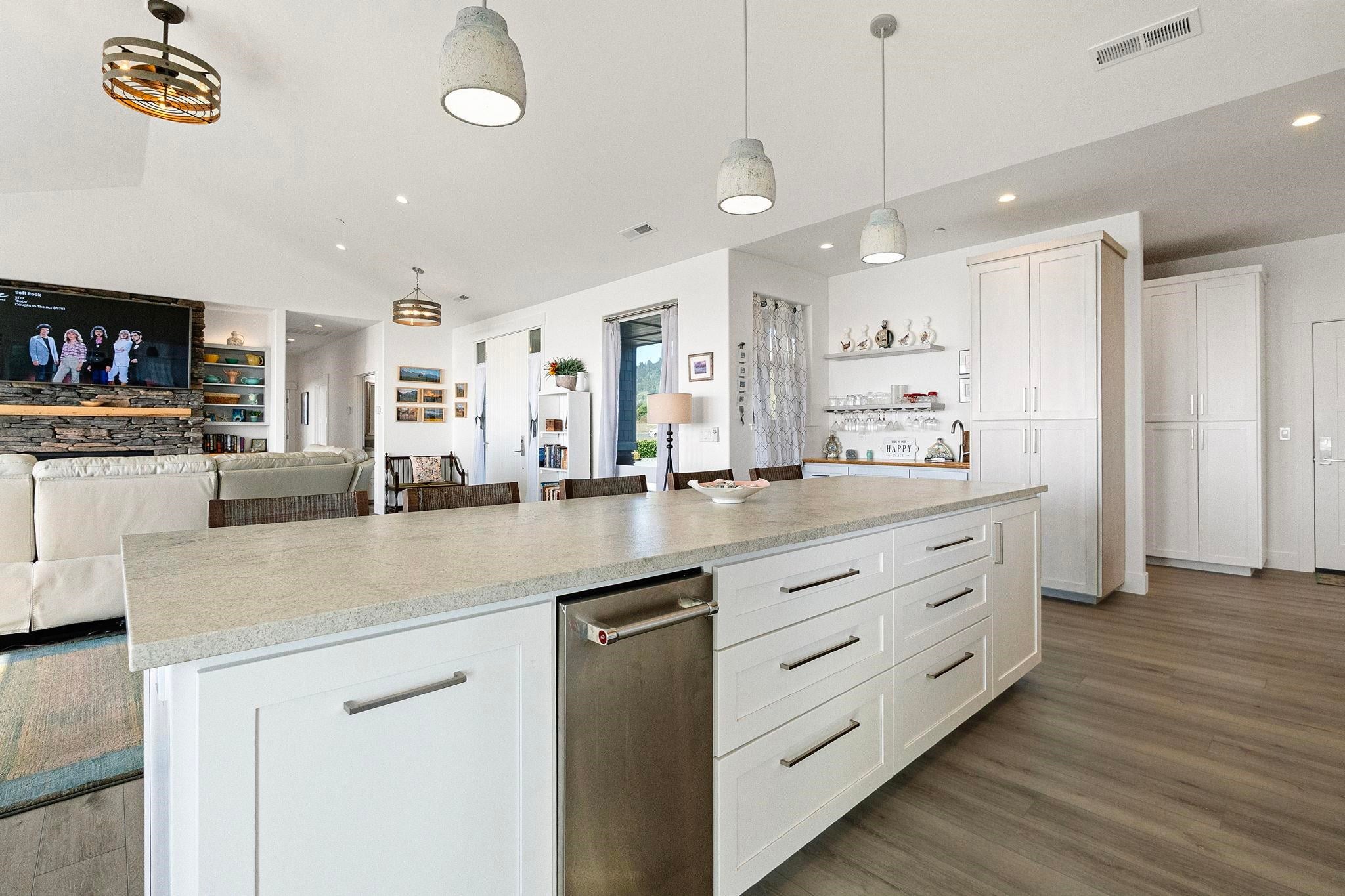 Smith River, California, 95567, United States, 3 Bedrooms Bedrooms, ,3 BathroomsBathrooms,Residential,Active,1953018