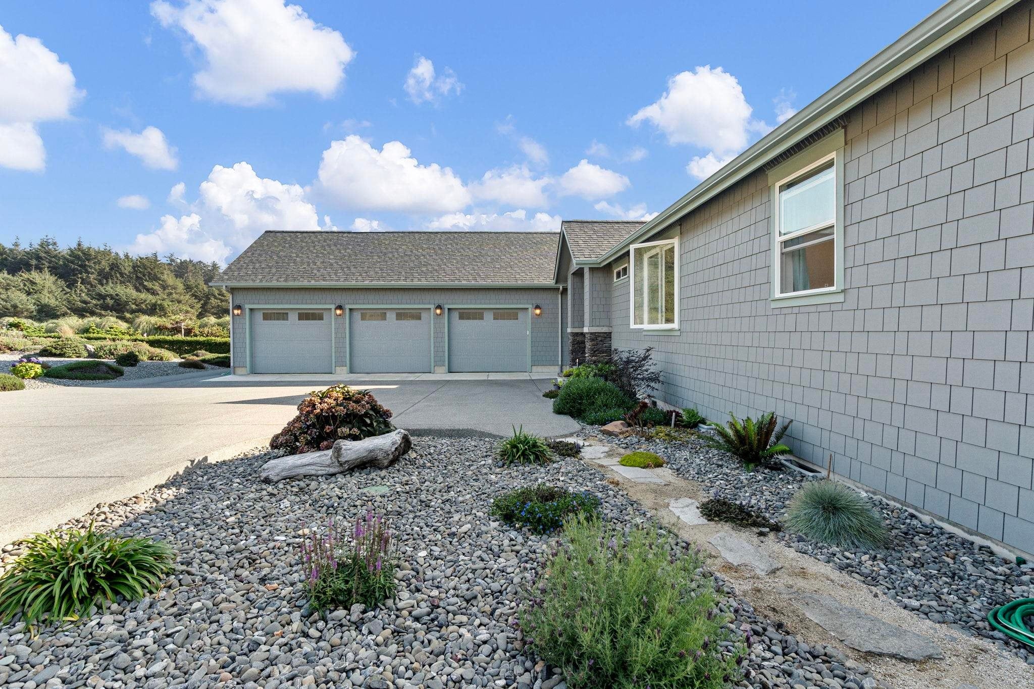 Smith River, California, 95567, United States, 3 Bedrooms Bedrooms, ,3 BathroomsBathrooms,Residential,Active,1953018