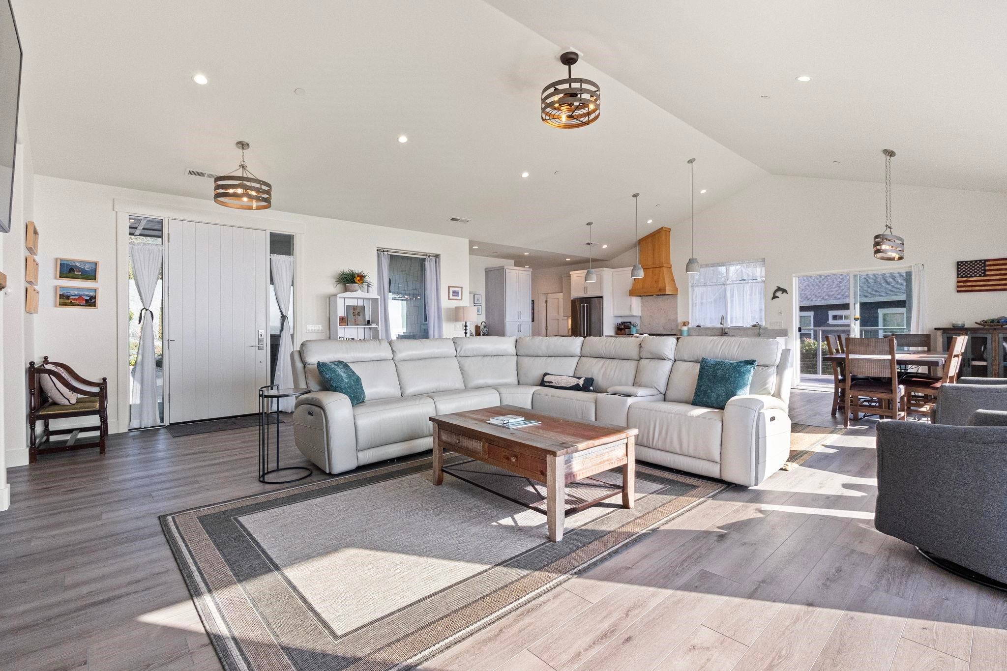 Smith River, California, 95567, United States, 3 Bedrooms Bedrooms, ,3 BathroomsBathrooms,Residential,Active,1953018