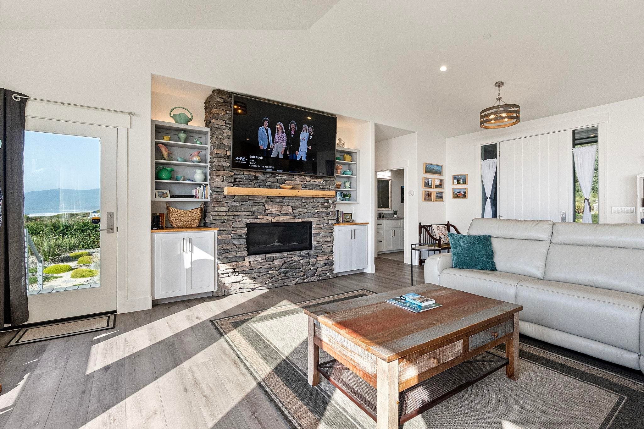 Smith River, California, 95567, United States, 3 Bedrooms Bedrooms, ,3 BathroomsBathrooms,Residential,Active,1953018