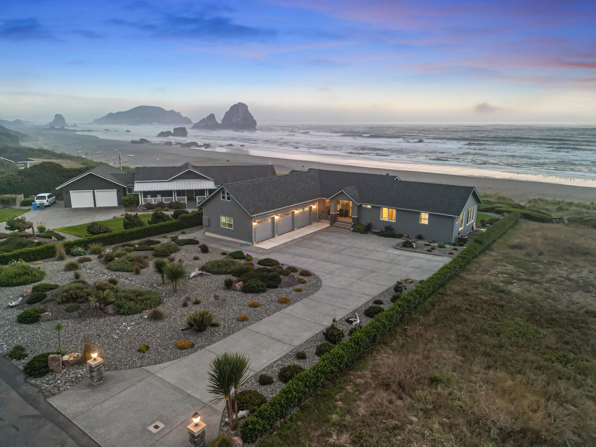 Smith River, California, 95567, United States, 3 Bedrooms Bedrooms, ,3 BathroomsBathrooms,Residential,Active,1953018