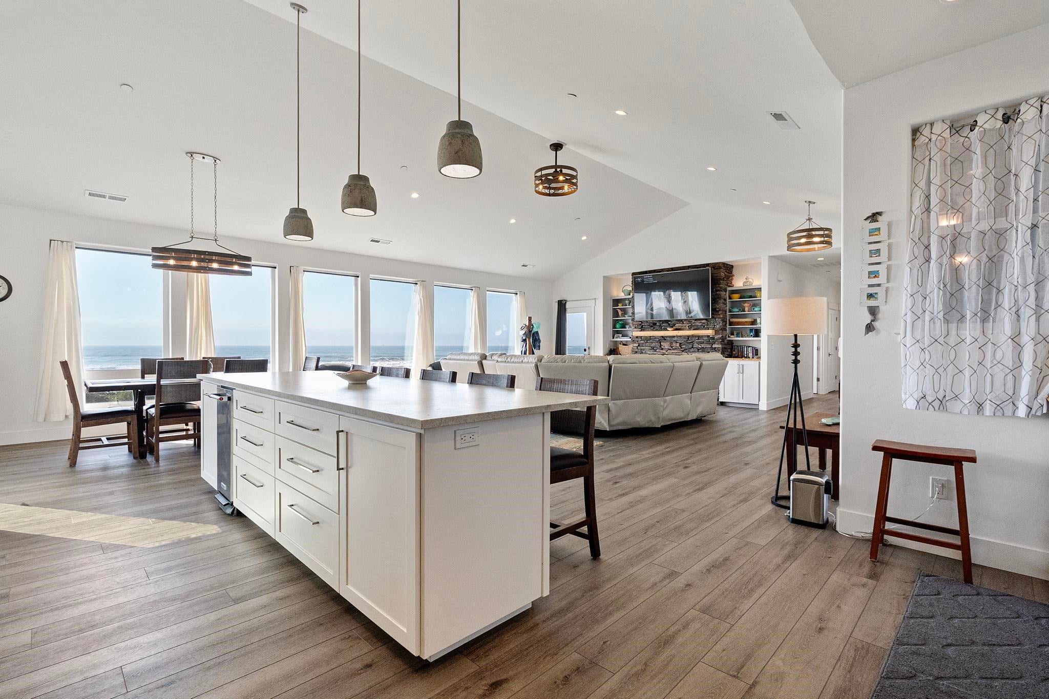 Smith River, California, 95567, United States, 3 Bedrooms Bedrooms, ,3 BathroomsBathrooms,Residential,Active,1953018