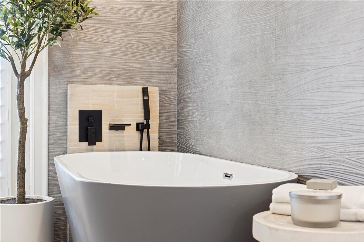 Destin, Florida, 32541, United States, 4 Bedrooms Bedrooms, ,4 BathroomsBathrooms,Residential,Active,1992549