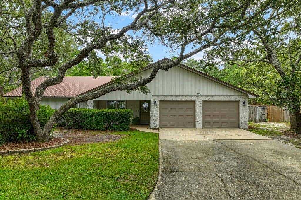 606 GREENWOOD CV E, NICEVILLE, FL 32578, photo 1 of 30