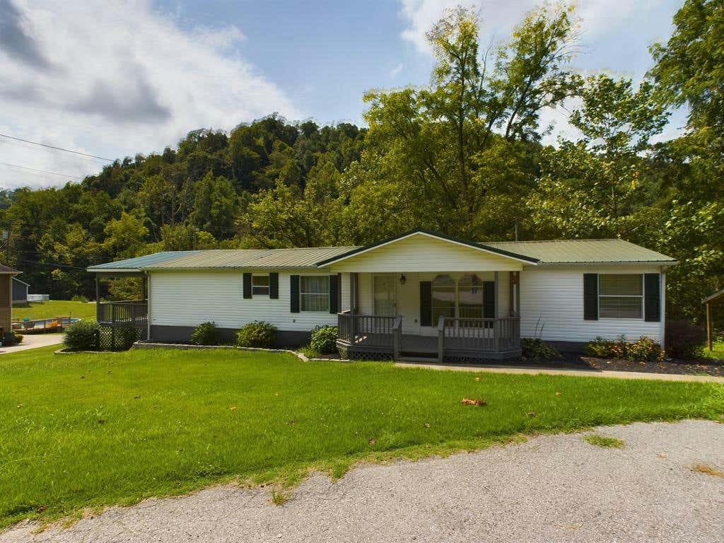 2297 ABBOTT CREEK RD, PRESTONSBURG, KY 41653, photo 1 of 20