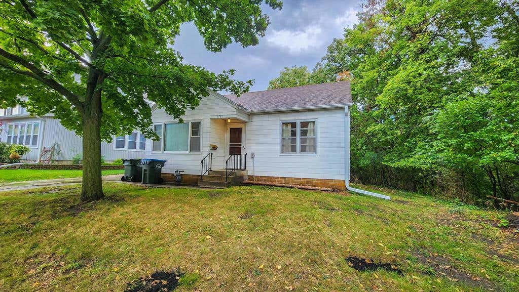 631 S 12TH ST, FORT DODGE, IA 50501, photo 1 of 20