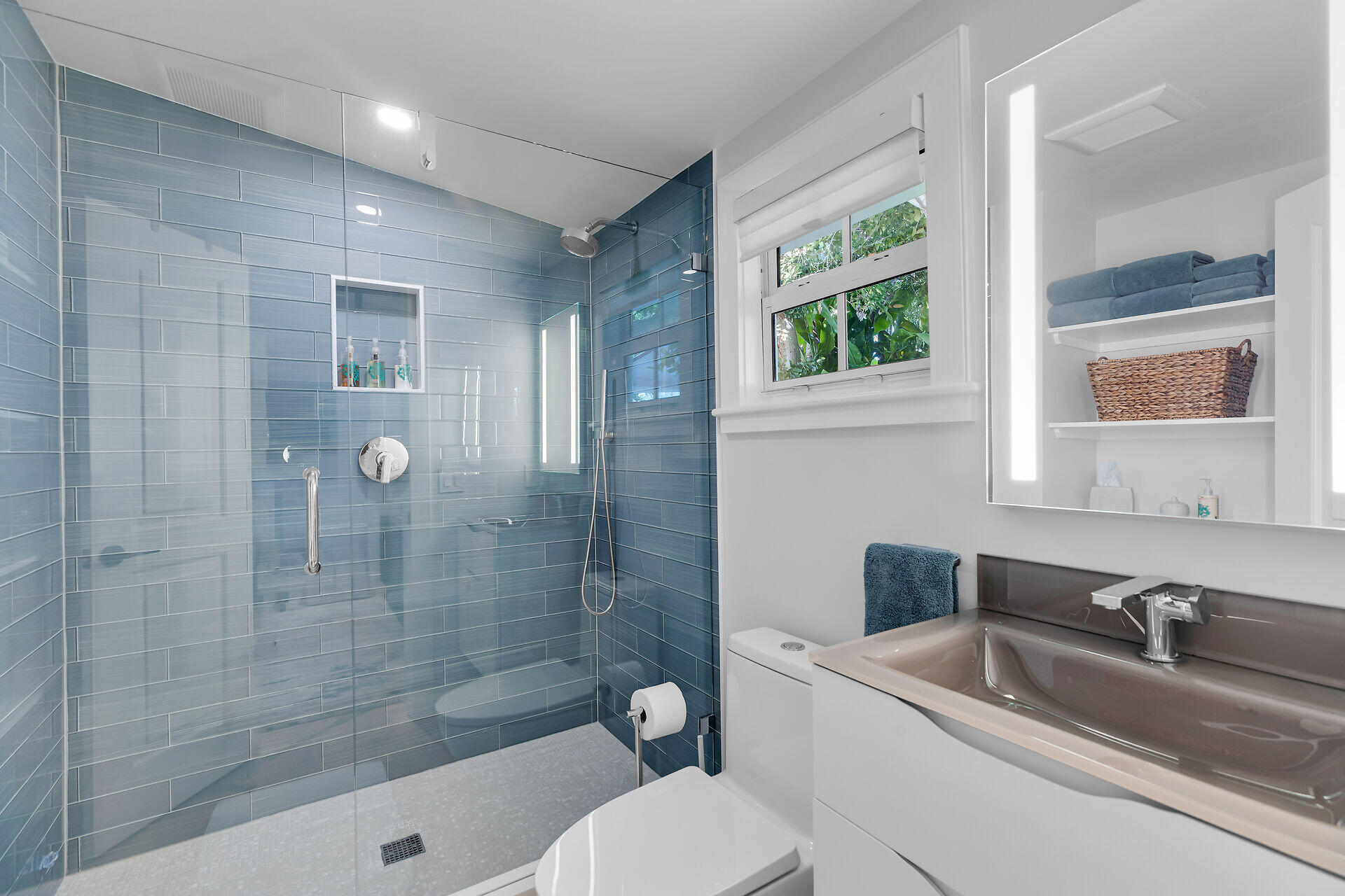 Key West, Florida, 33040, United States, 5 Bedrooms Bedrooms, ,5 BathroomsBathrooms,Residential,Active,1985593