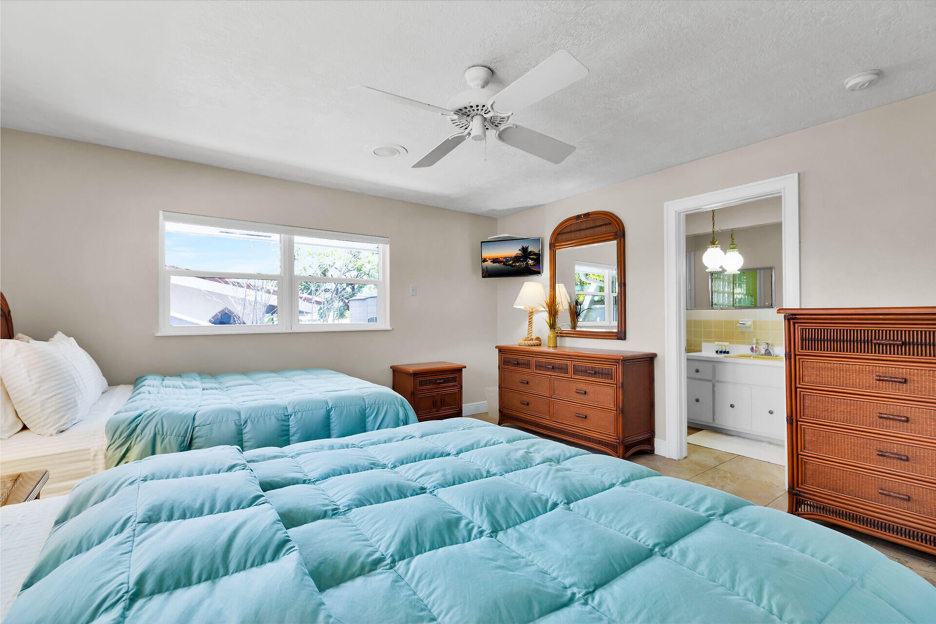 Marathon, Florida, 33050, United States, ,4 BathroomsBathrooms,Residential,Active,1806937