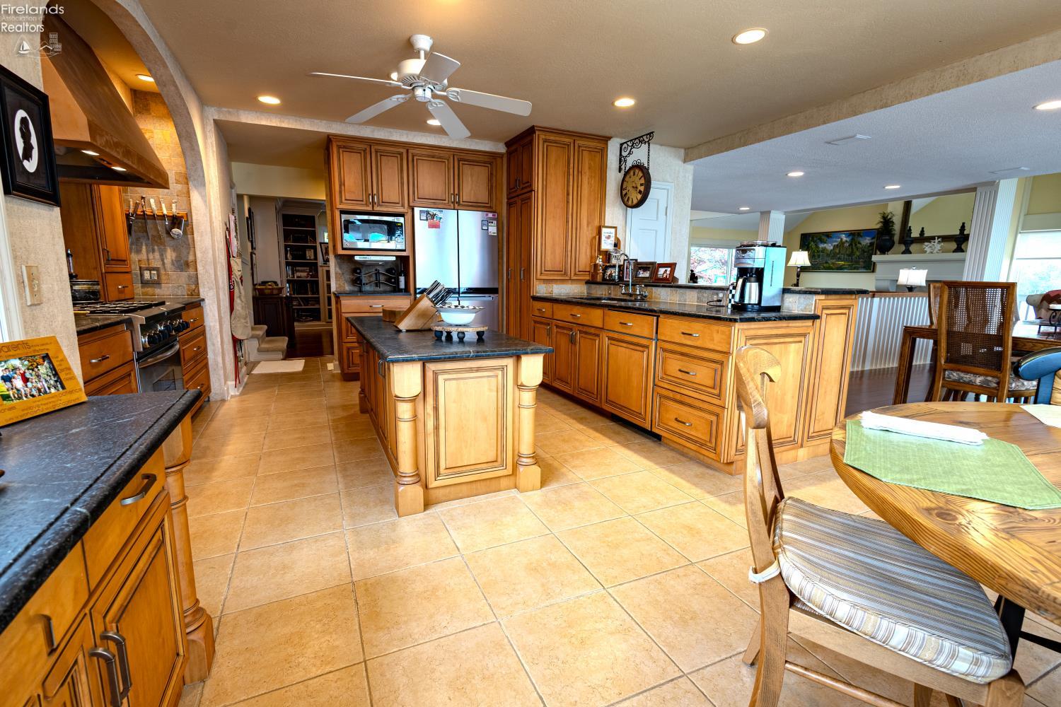 Sandusky, Ohio, 44870, United States, 4 Bedrooms Bedrooms, ,4 BathroomsBathrooms,Residential,Active,2042185