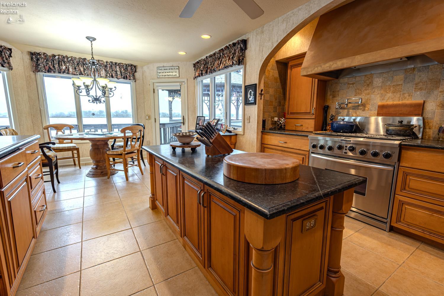 Sandusky, Ohio, 44870, United States, 4 Bedrooms Bedrooms, ,4 BathroomsBathrooms,Residential,Active,2042185