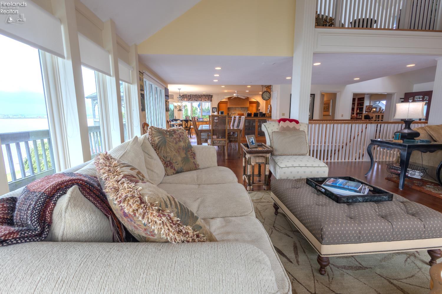 Sandusky, Ohio, 44870, United States, 4 Bedrooms Bedrooms, ,4 BathroomsBathrooms,Residential,Active,2042185