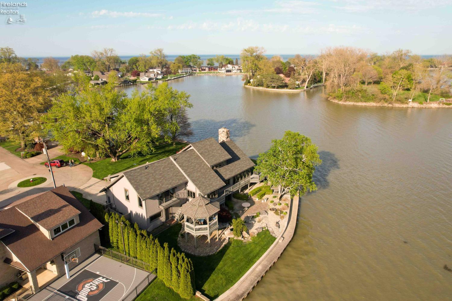 Sandusky, Ohio, 44870, United States, 4 Bedrooms Bedrooms, ,4 BathroomsBathrooms,Residential,Active,2042185