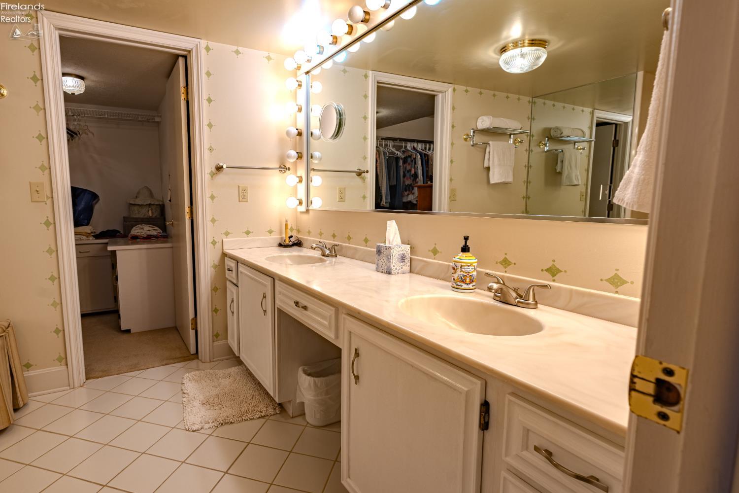 Sandusky, Ohio, 44870, United States, 4 Bedrooms Bedrooms, ,4 BathroomsBathrooms,Residential,Active,2042185