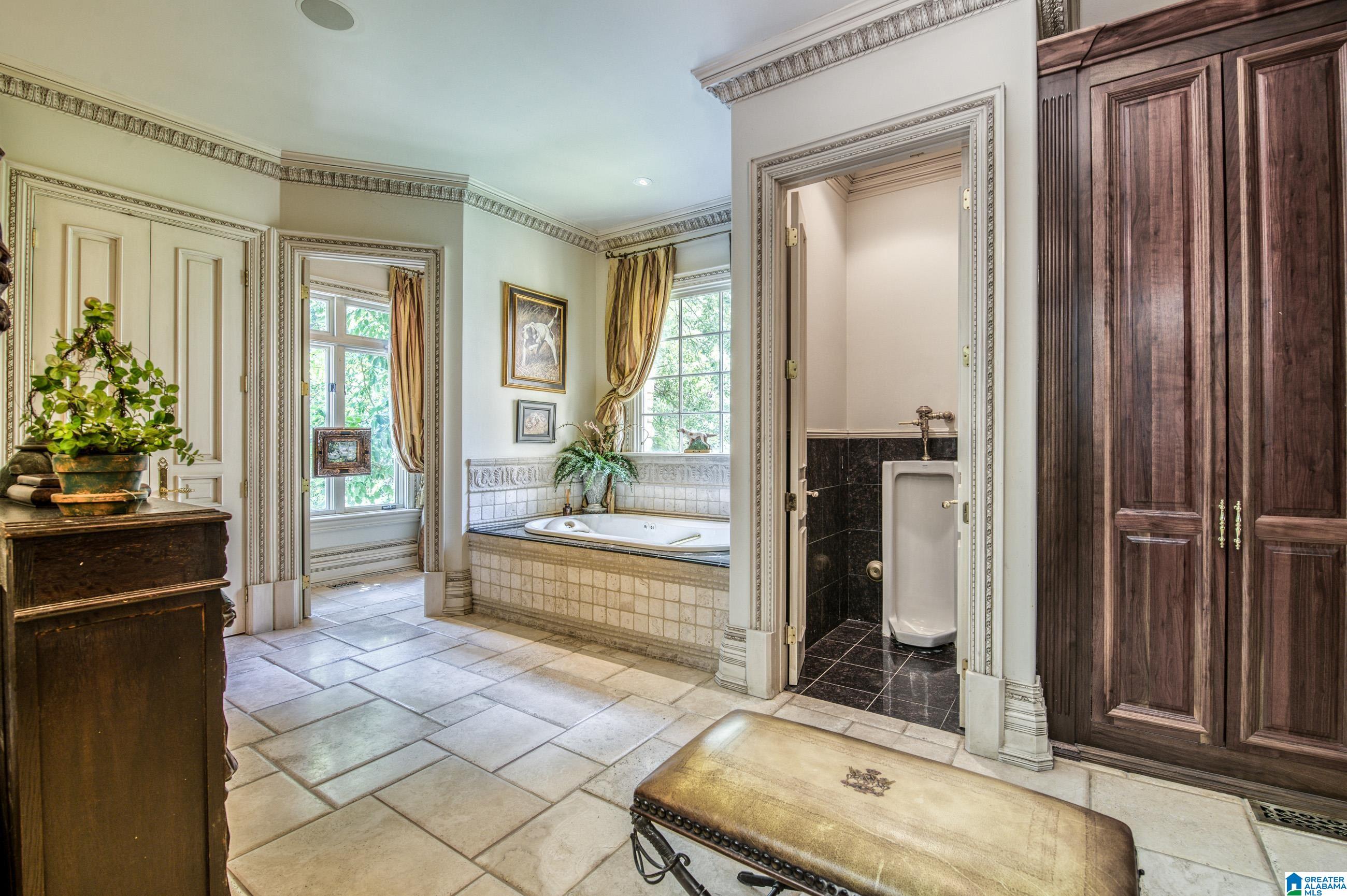 Hoover, Alabama, 35242, United States, 6 Bedrooms Bedrooms, ,8 BathroomsBathrooms,Residential,Active,1711519