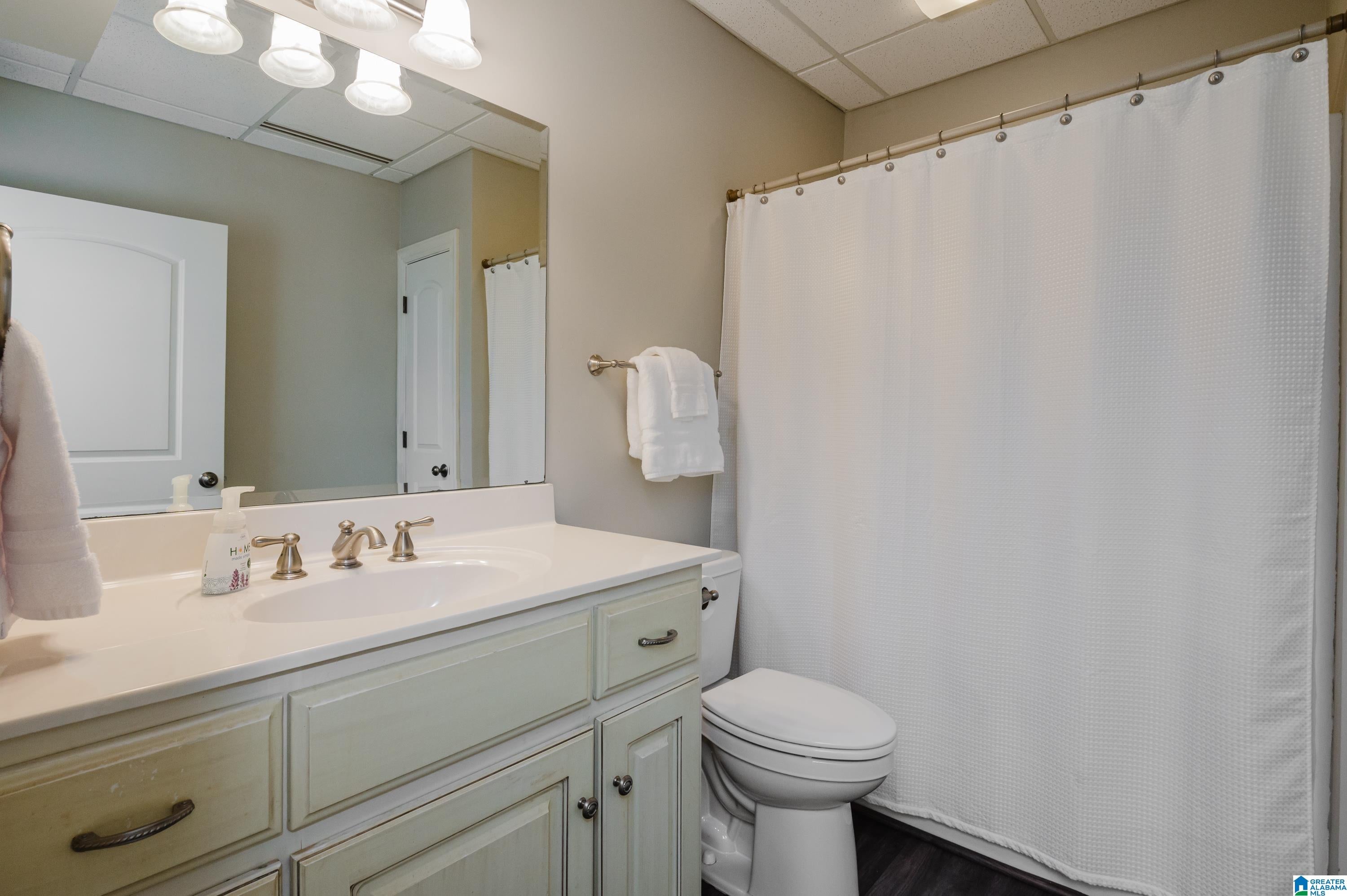 Hoover, Alabama, 35242, United States, 5 Bedrooms Bedrooms, ,5 BathroomsBathrooms,Residential,Active,2007294