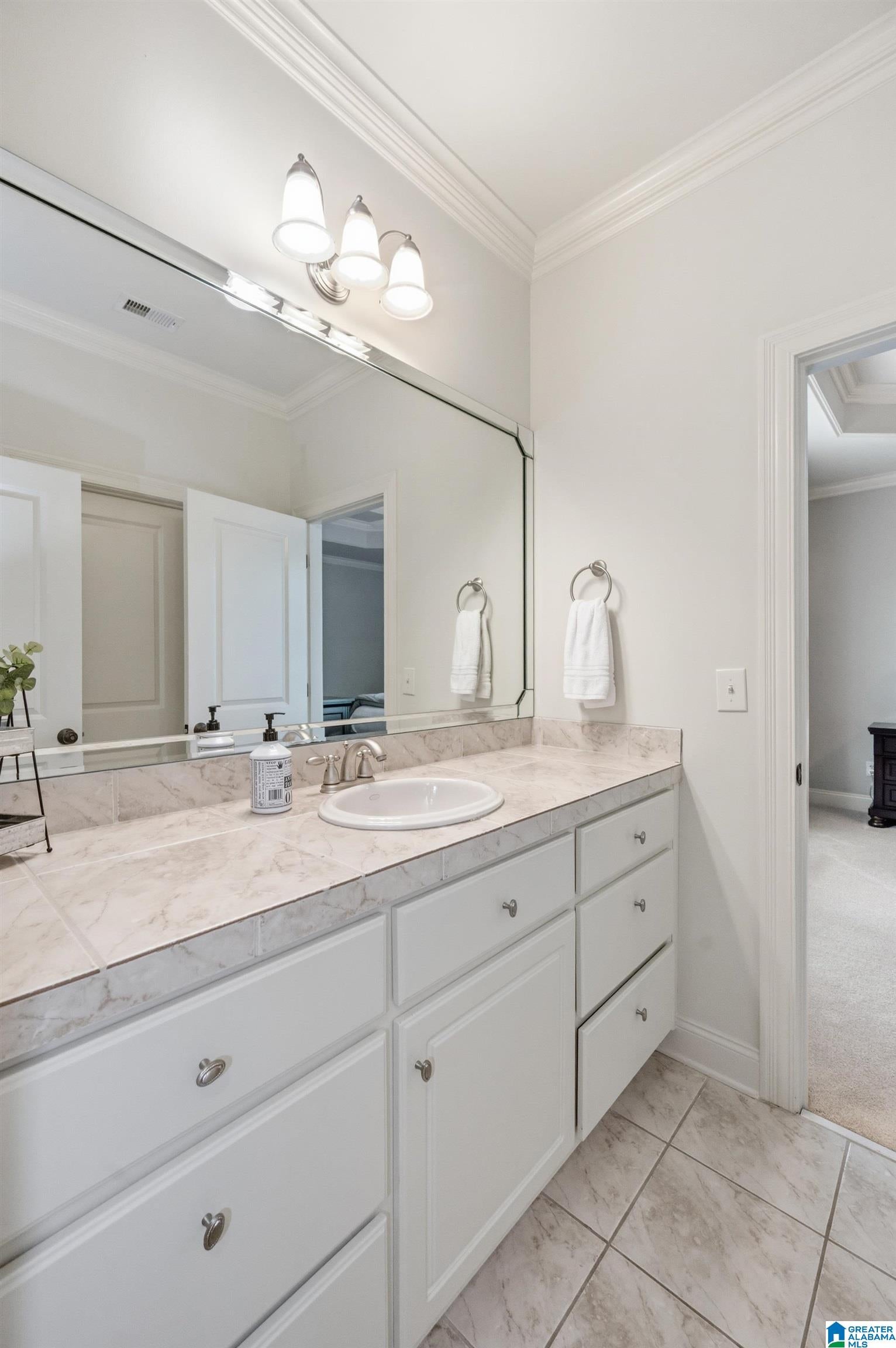 Hoover, Alabama, 35242, United States, 6 Bedrooms Bedrooms, ,5 BathroomsBathrooms,Residential,Active,2045036