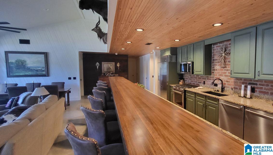 Eutaw, Alabama, 35462, United States, 5 Bedrooms Bedrooms, ,6 BathroomsBathrooms,Residential,Active,1995275