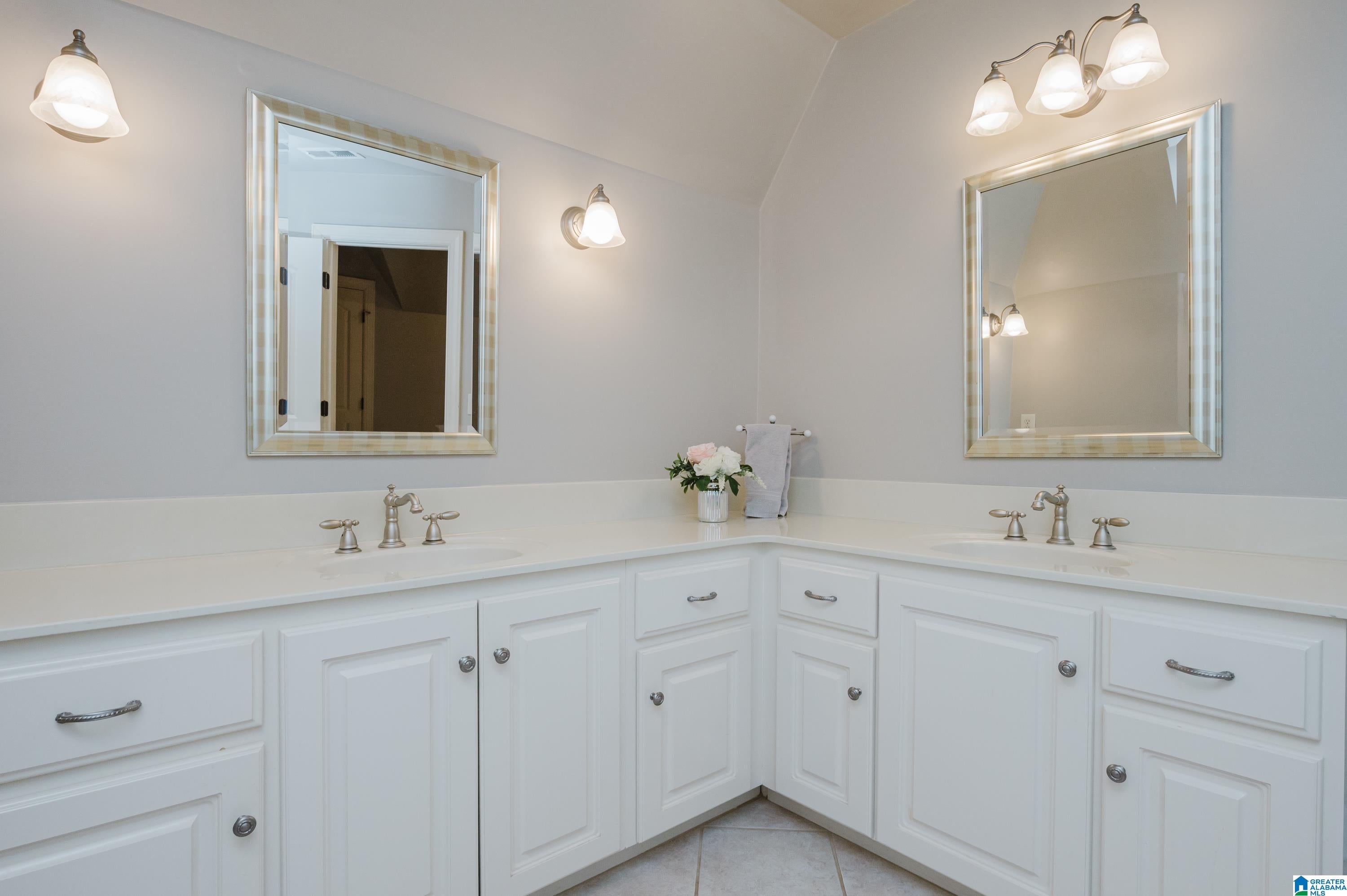 Hoover, Alabama, 35242, United States, 5 Bedrooms Bedrooms, ,5 BathroomsBathrooms,Residential,Active,2007294