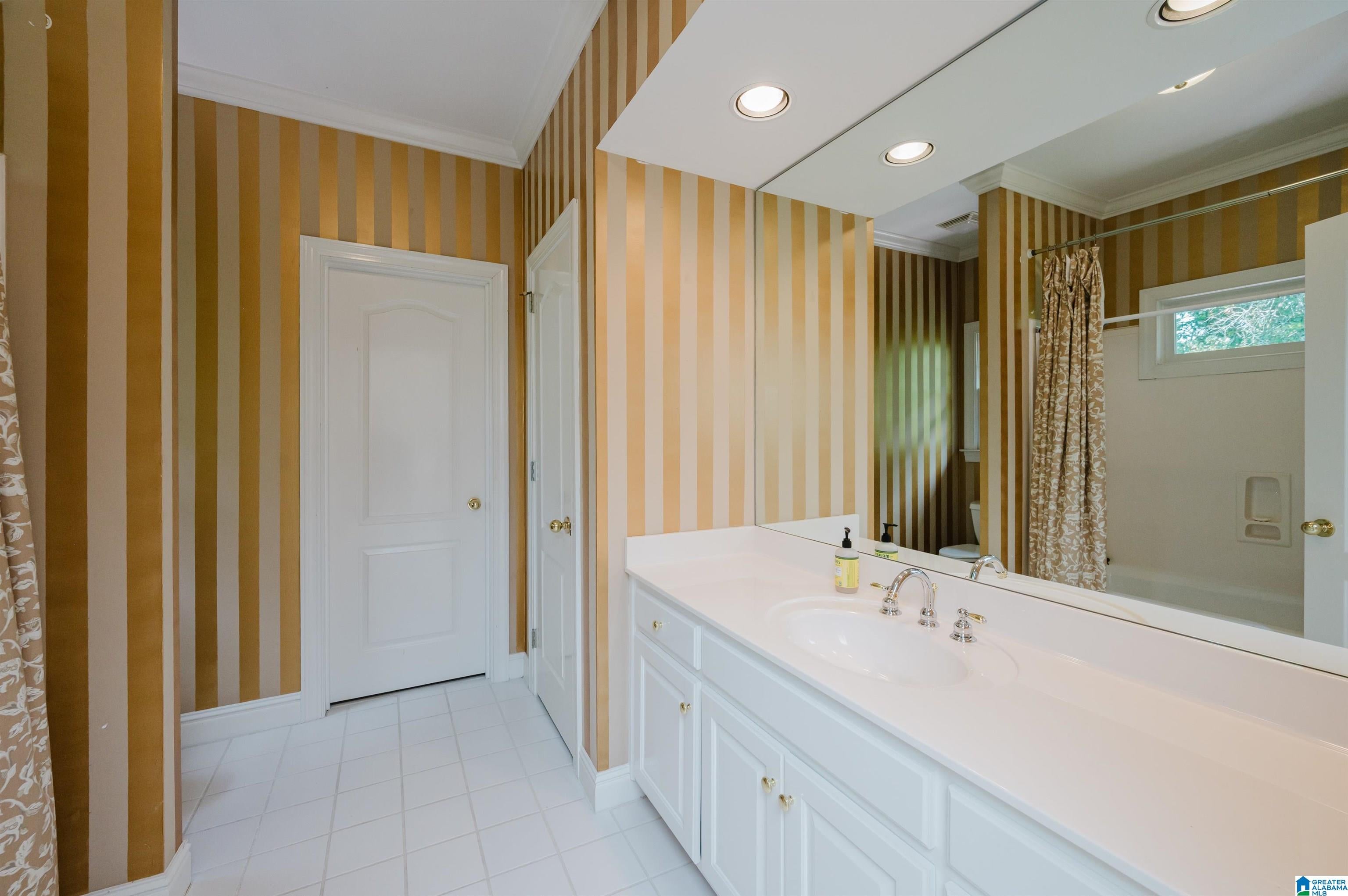 Hoover, Alabama, 35242, United States, ,9 BathroomsBathrooms,Residential,Active,1894783