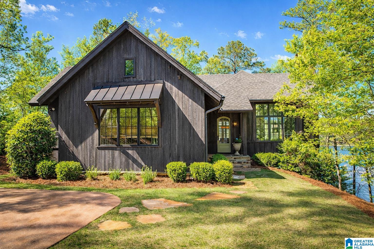 Alexander City, Alabama, 35010, United States, 3 Bedrooms Bedrooms, ,4 BathroomsBathrooms,Residential,Active,2017113