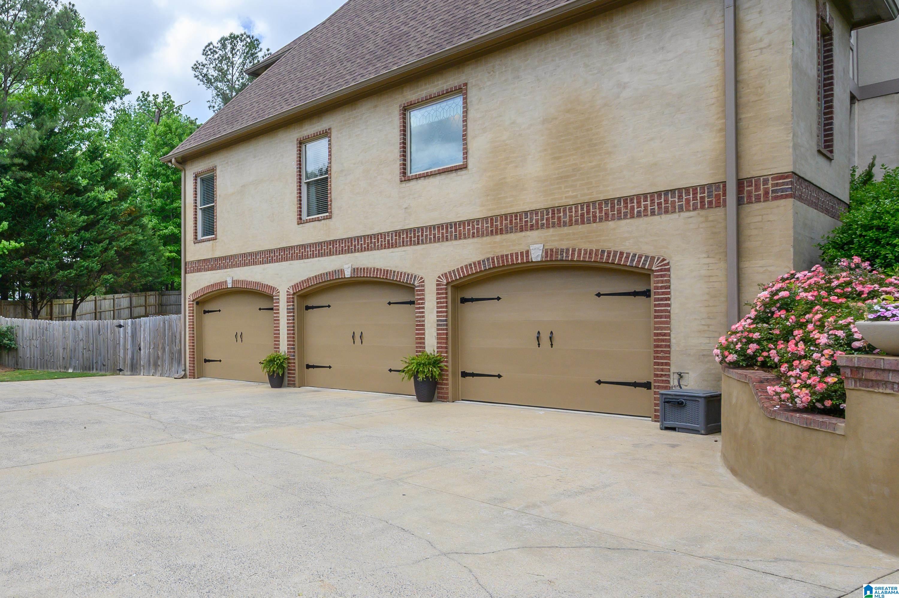 Hoover, Alabama, 35242, United States, 6 Bedrooms Bedrooms, ,5 BathroomsBathrooms,Residential,Active,2045036