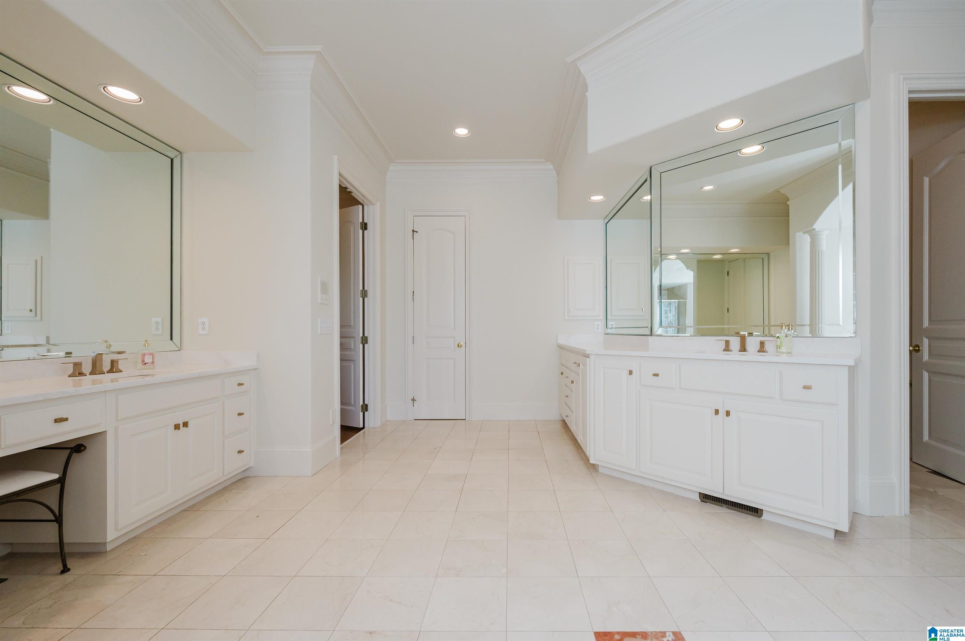 Hoover, Alabama, 35242, United States, ,9 BathroomsBathrooms,Residential,Active,1894783