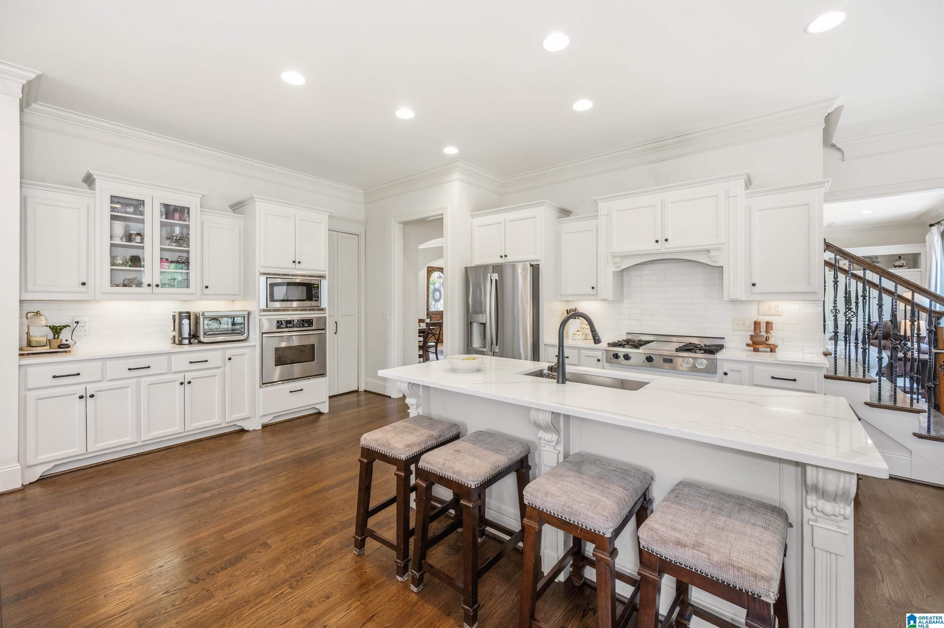 Hoover, Alabama, 35242, United States, 6 Bedrooms Bedrooms, ,5 BathroomsBathrooms,Residential,Active,2045036