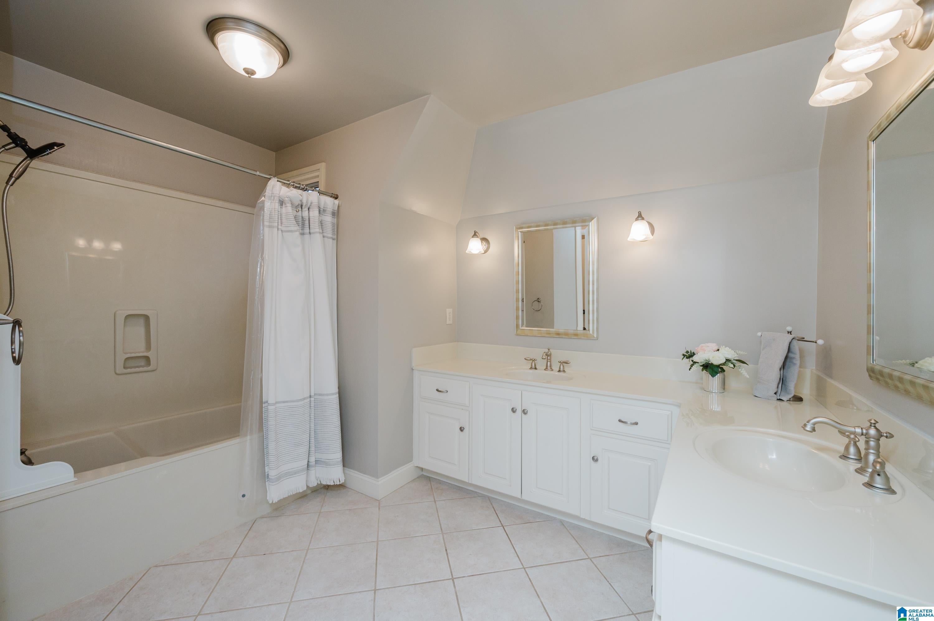 Hoover, Alabama, 35242, United States, 5 Bedrooms Bedrooms, ,5 BathroomsBathrooms,Residential,Active,2007294