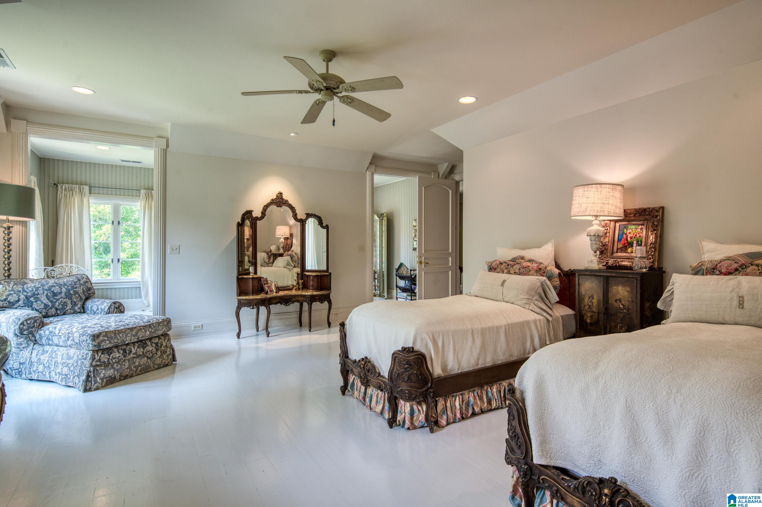 Hoover, Alabama, 35242, United States, 6 Bedrooms Bedrooms, ,8 BathroomsBathrooms,Residential,Active,1711519