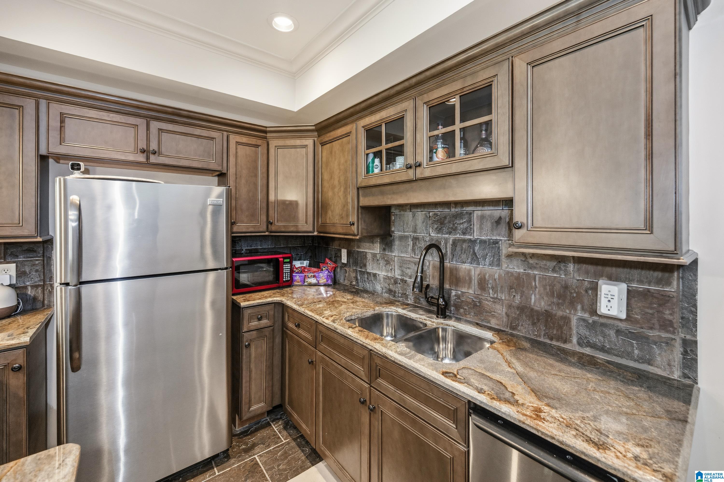 Hoover, Alabama, 35242, United States, 6 Bedrooms Bedrooms, ,5 BathroomsBathrooms,Residential,Active,2045036