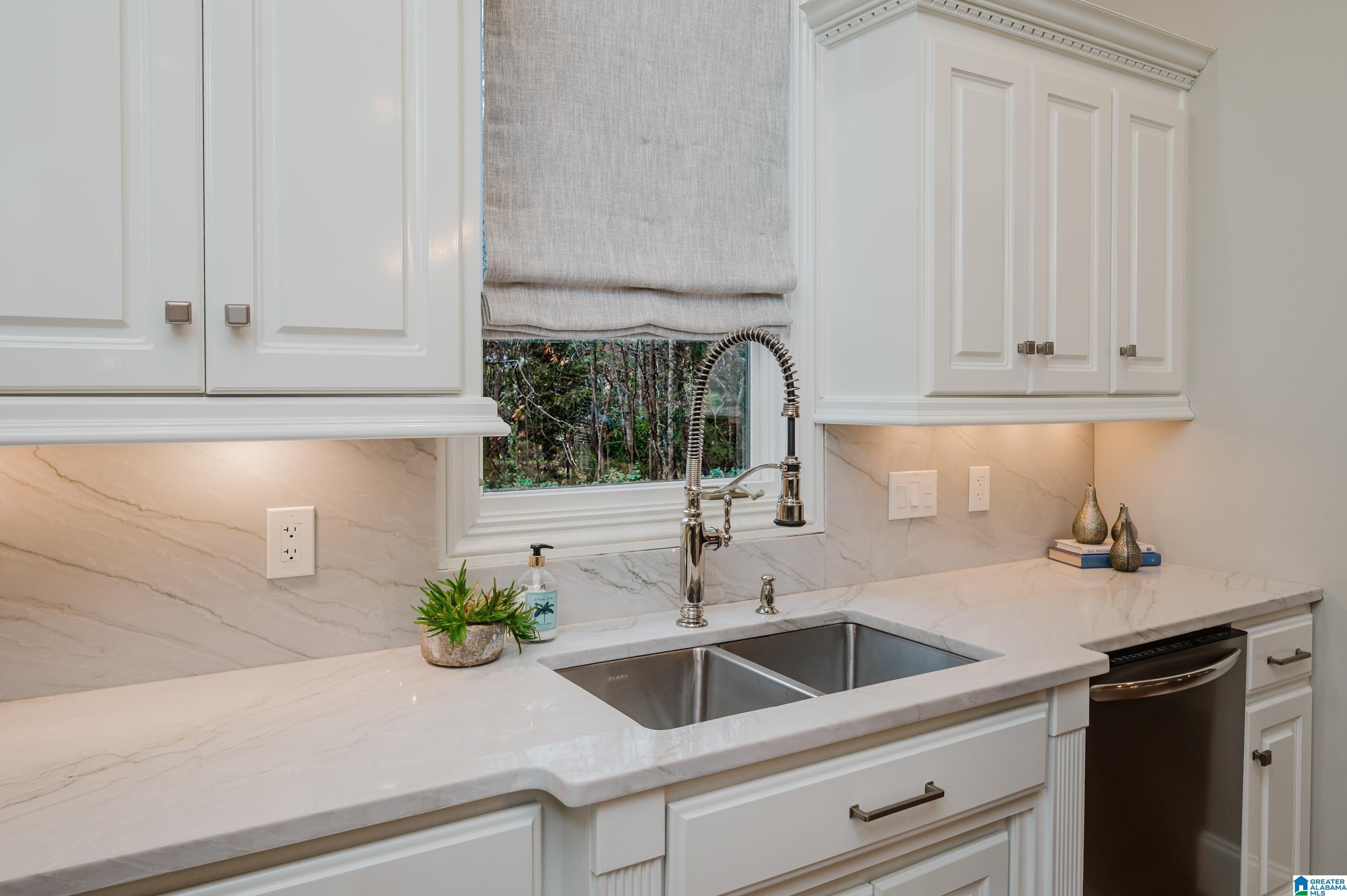 Hoover, Alabama, 35242, United States, 5 Bedrooms Bedrooms, ,5 BathroomsBathrooms,Residential,Active,2007294