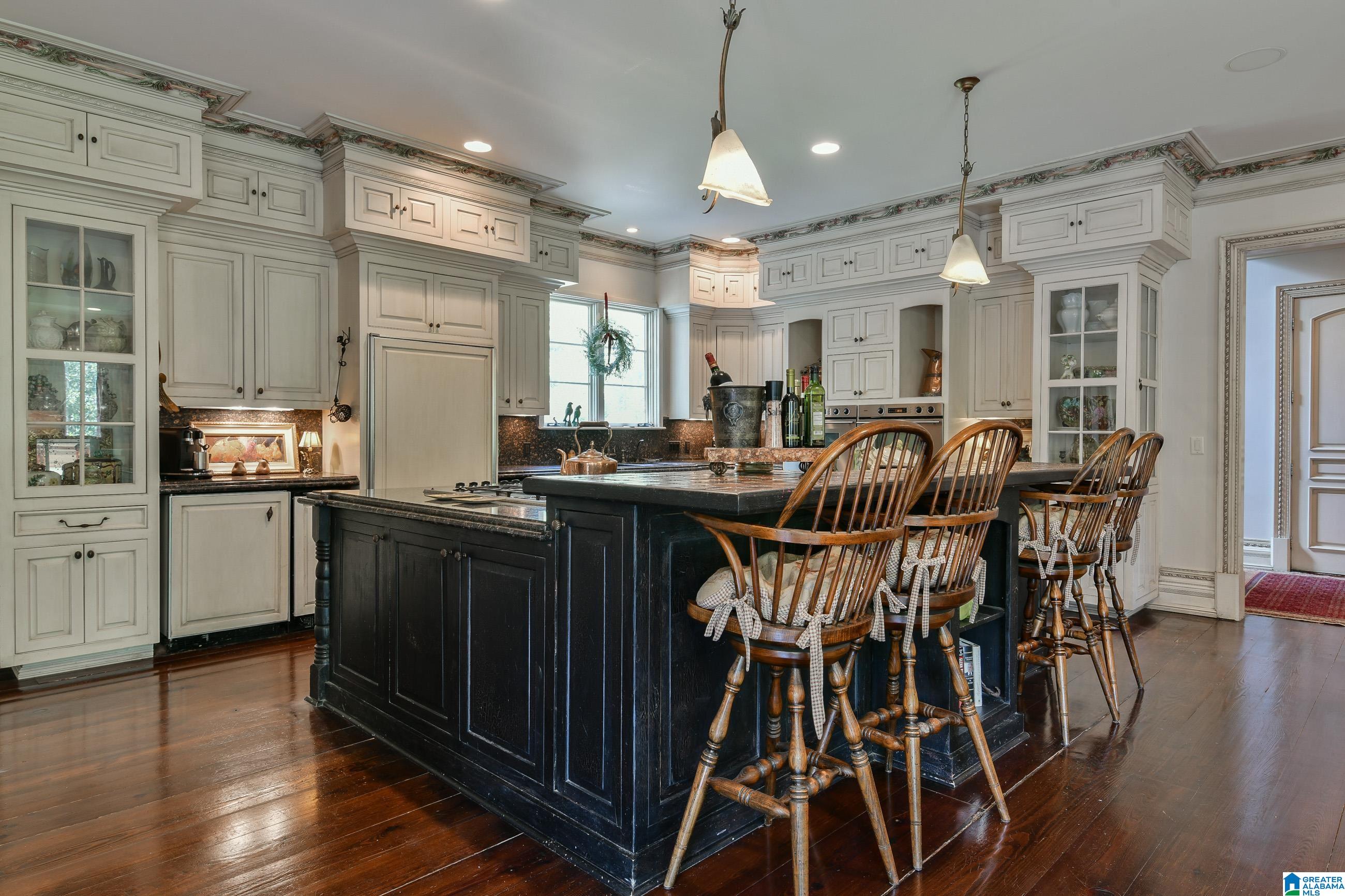 Hoover, Alabama, 35242, United States, 6 Bedrooms Bedrooms, ,8 BathroomsBathrooms,Residential,Active,1711519