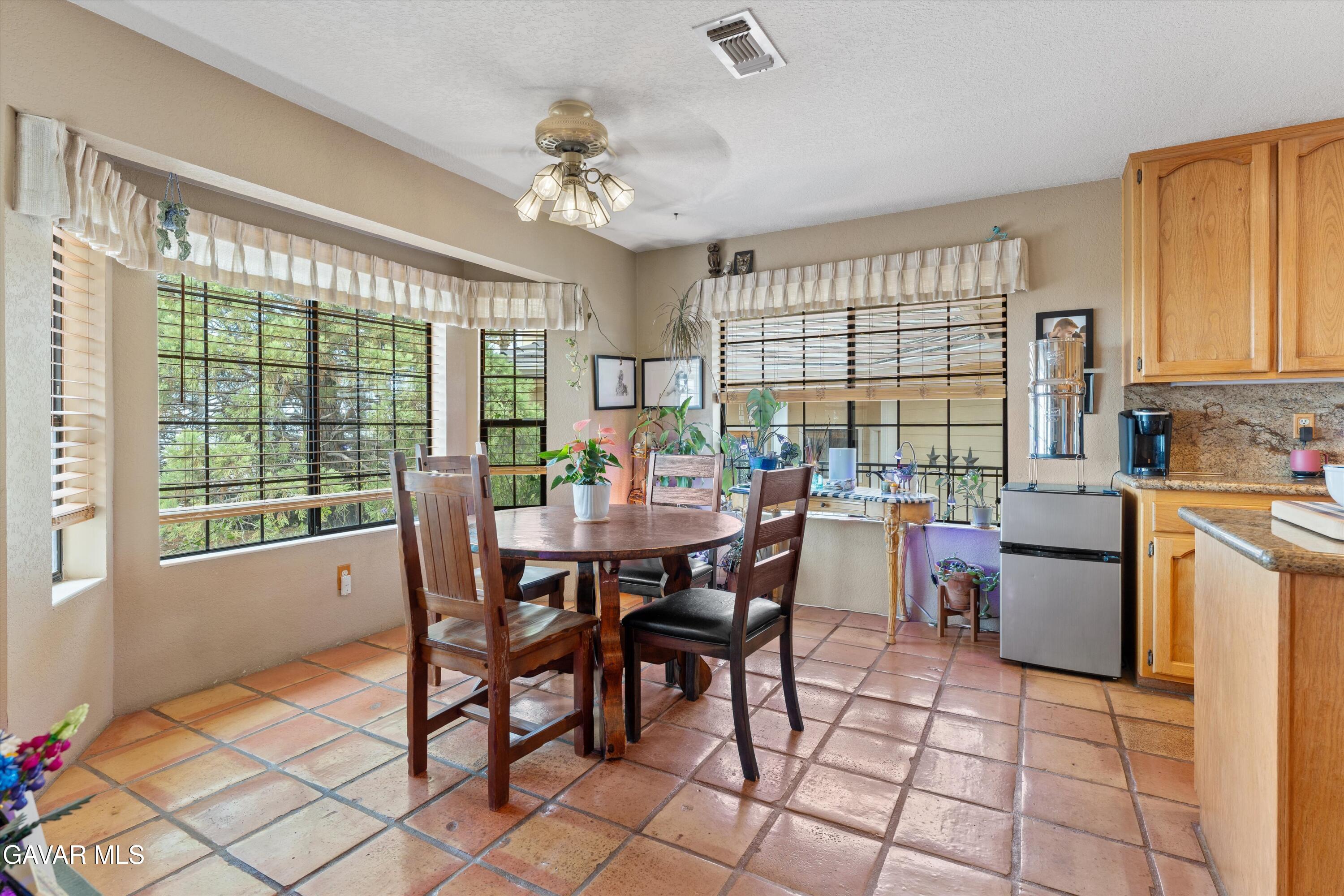 Tehachapi, California, 93561, United States, 4 Bedrooms Bedrooms, ,4 BathroomsBathrooms,Residential,Active,1929779