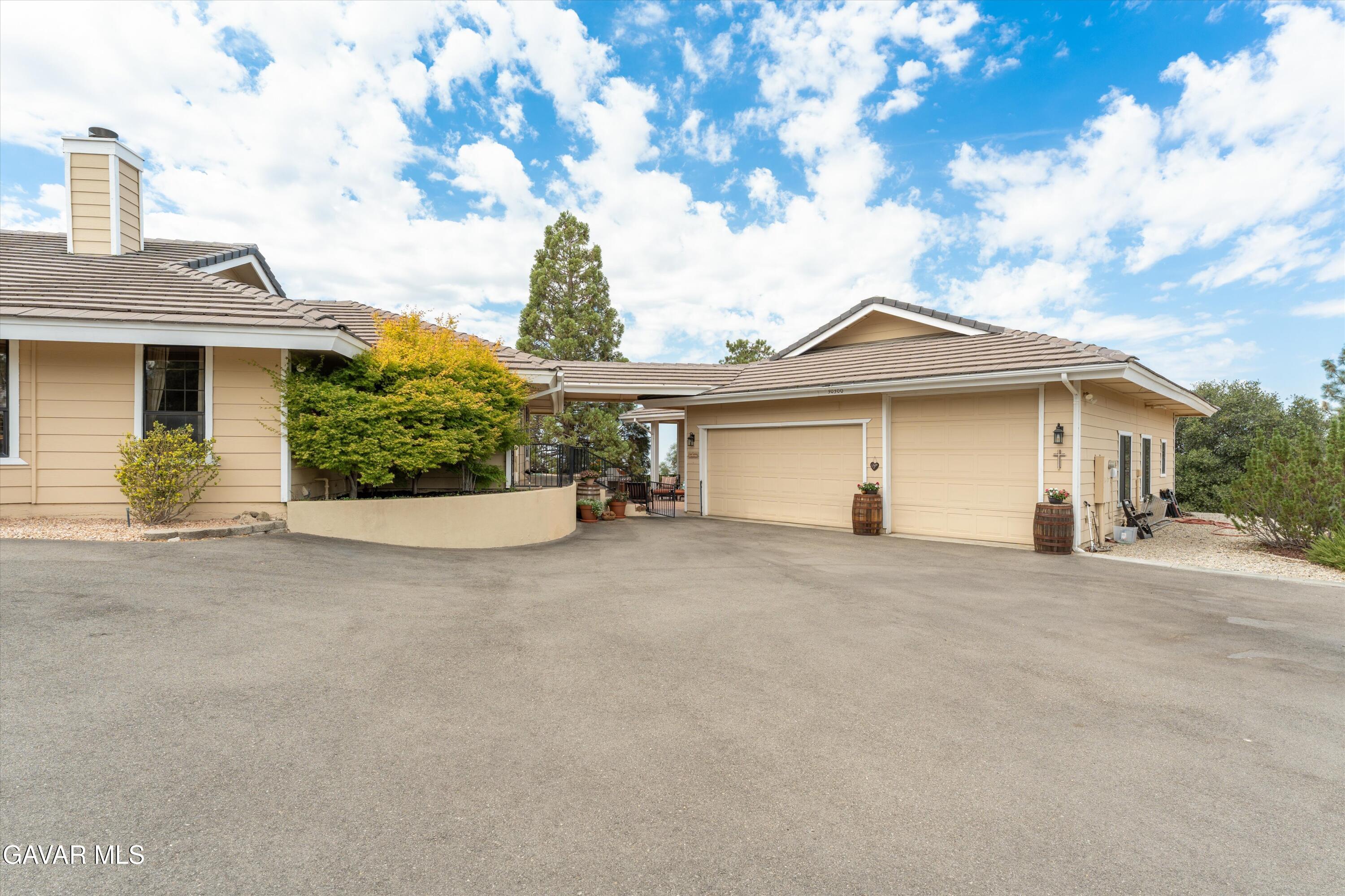 Tehachapi, California, 93561, United States, 4 Bedrooms Bedrooms, ,4 BathroomsBathrooms,Residential,Active,1929779