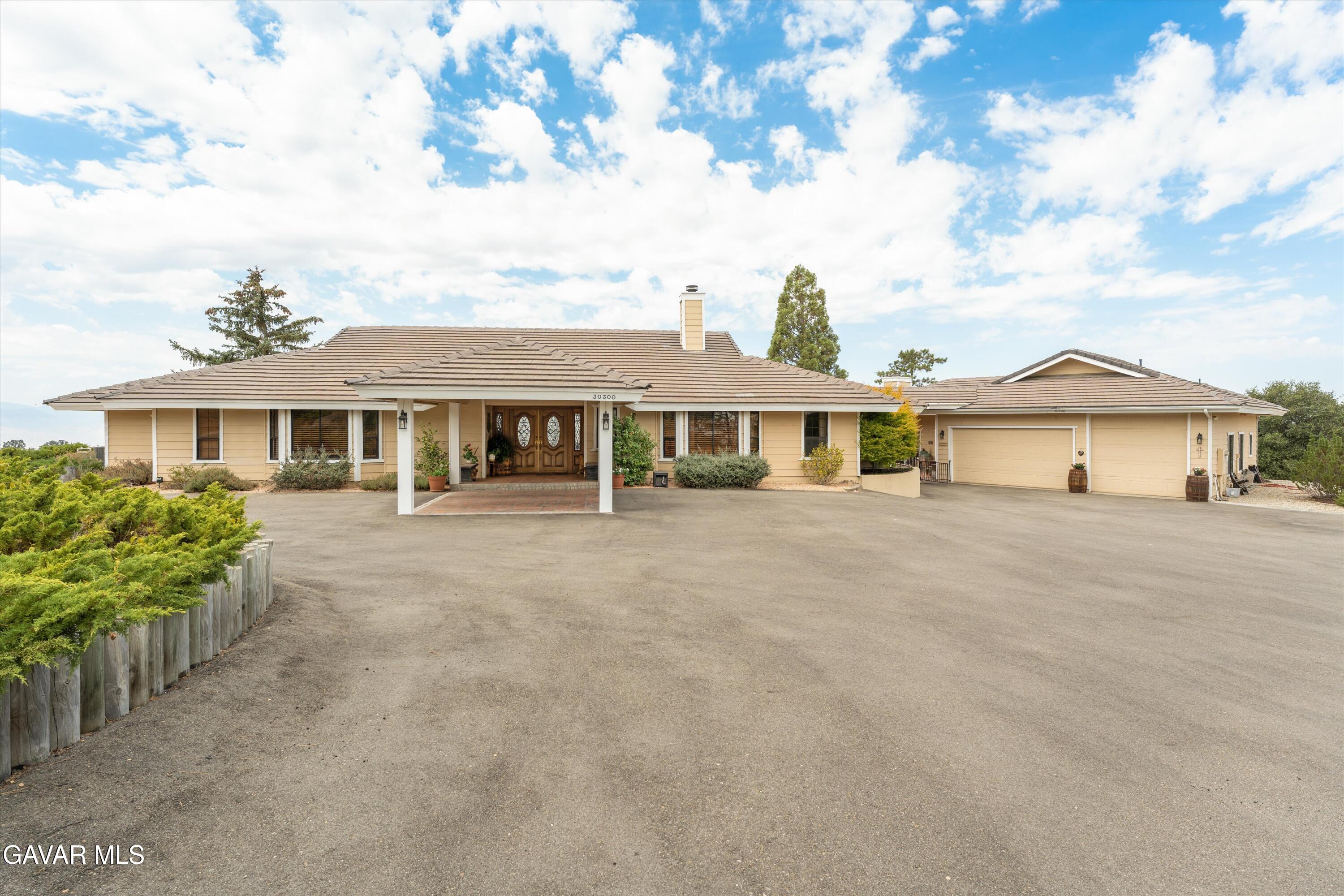 Tehachapi, California, 93561, United States, 4 Bedrooms Bedrooms, ,4 BathroomsBathrooms,Residential,Active,1929779