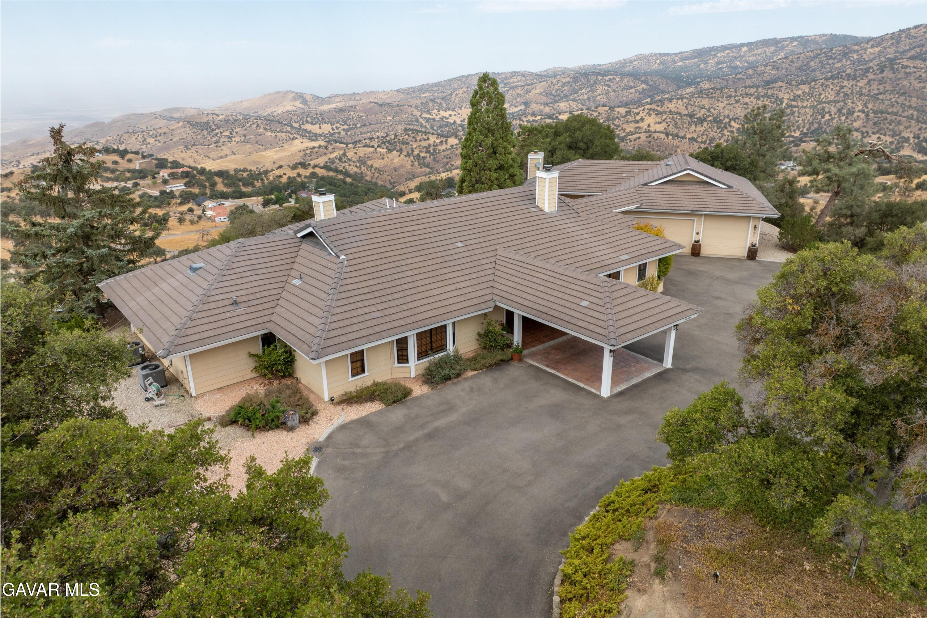 Tehachapi, California, 93561, United States, 4 Bedrooms Bedrooms, ,4 BathroomsBathrooms,Residential,Active,1929779